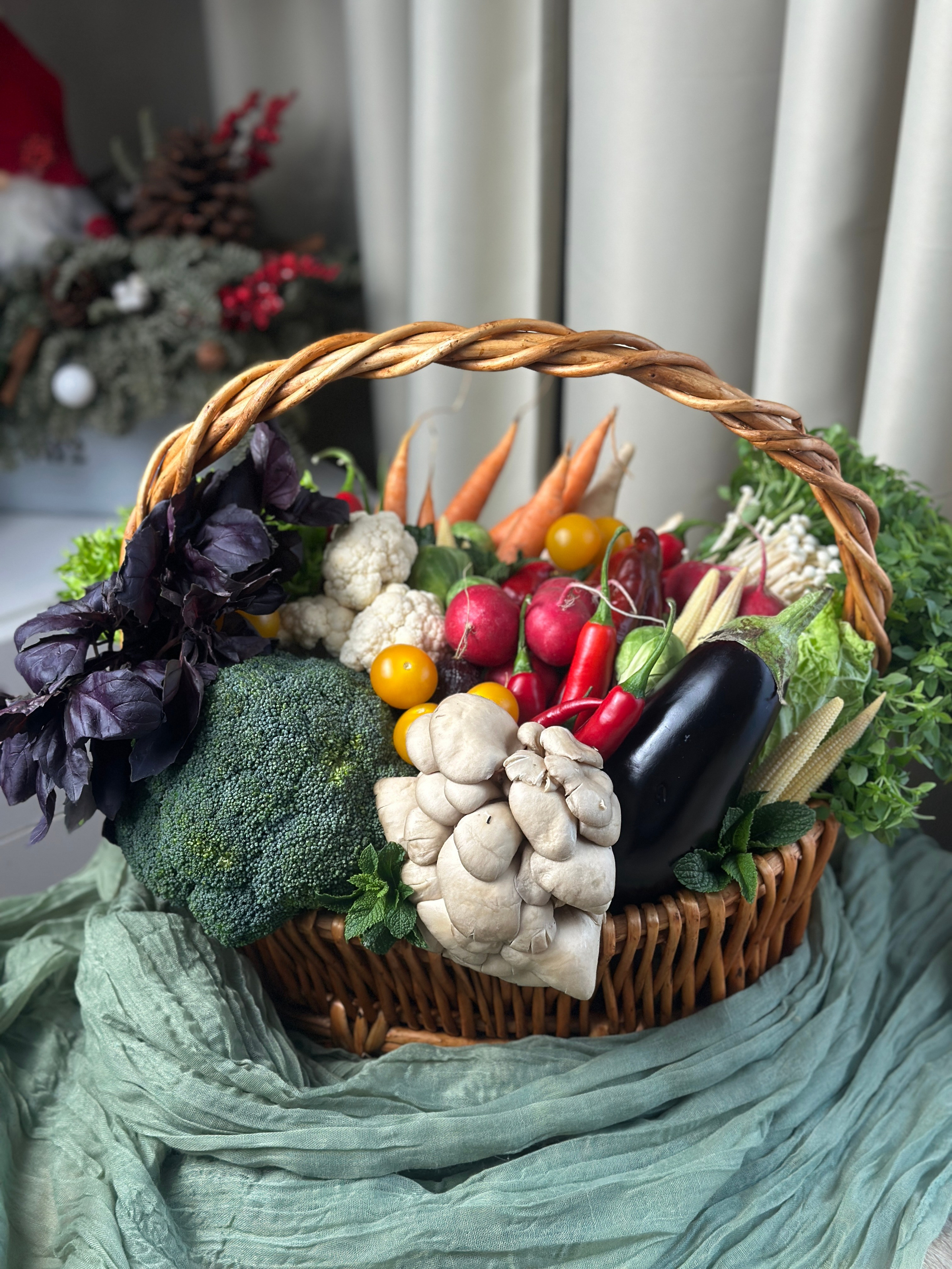 Корзины. Выездной кейтеринг, съедобные букеты, торты и сладости на заказ