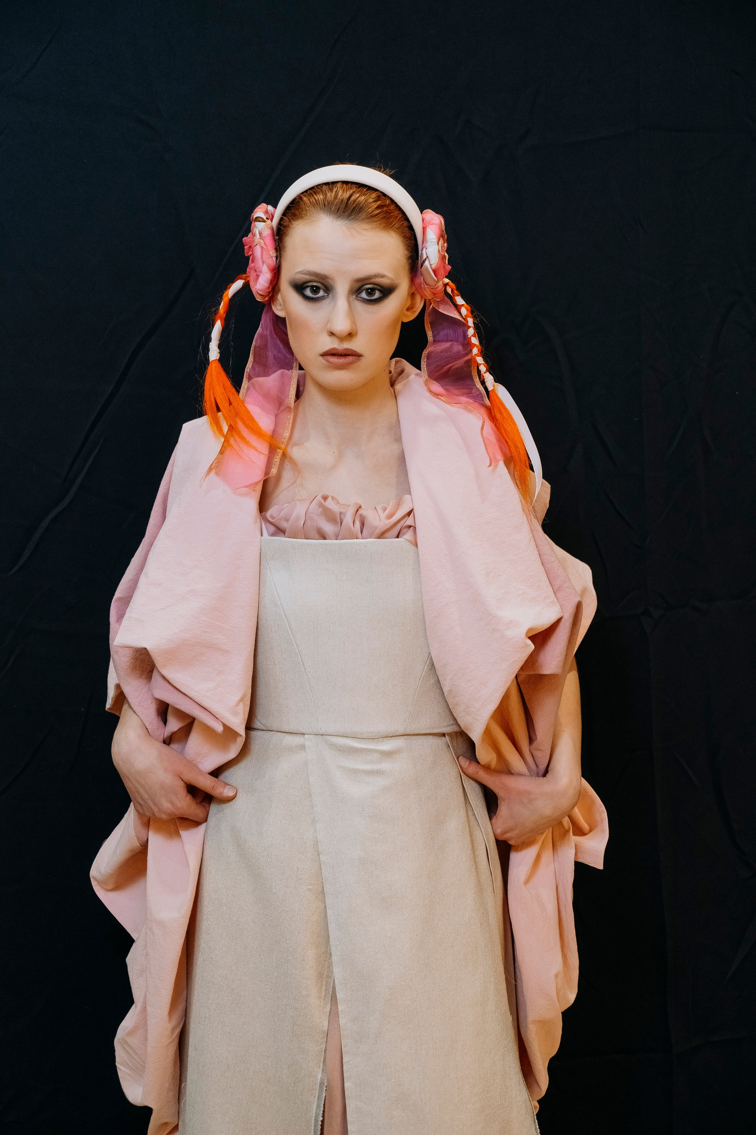 B&D FASHION SHOW: Мода как искусство. Переосмысление классики. Больше: https://sinonim.org/improve#res. Профессиональный портретный фотограф в Москве Владимир Глаголев