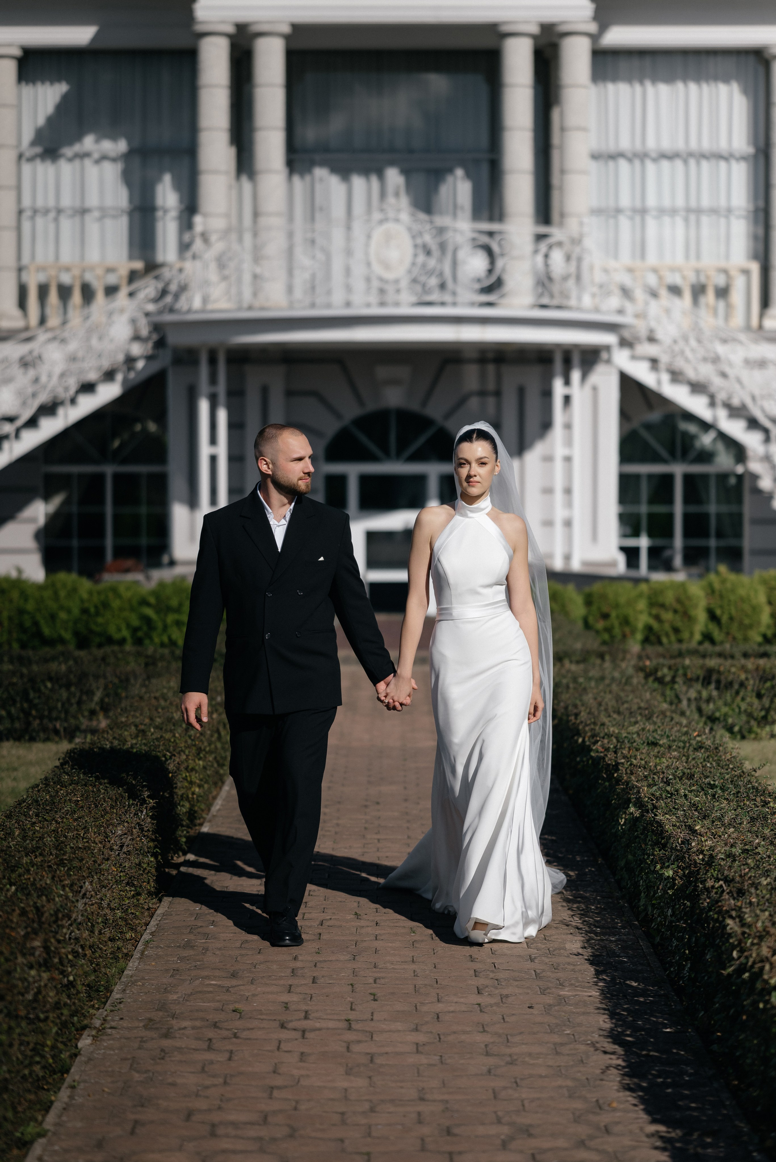 Wedding day in VERSAL PARK. Wedding PHOTOGRAPHER Andrew Vnukov