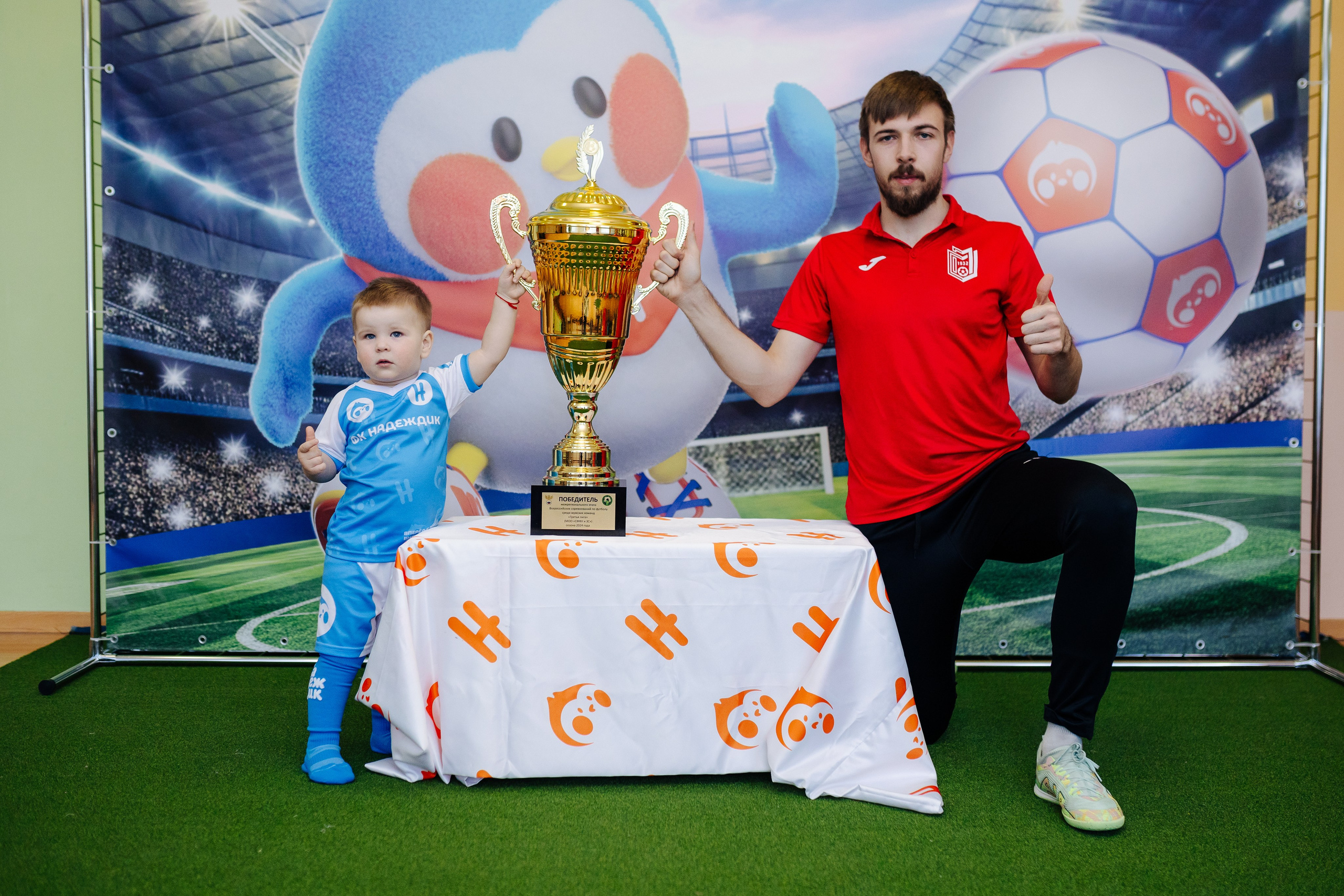 Фотосессия с кубком в детских садах г. Магнитогорска. Денис Прохоров Фотограф в г. Магнитогорск