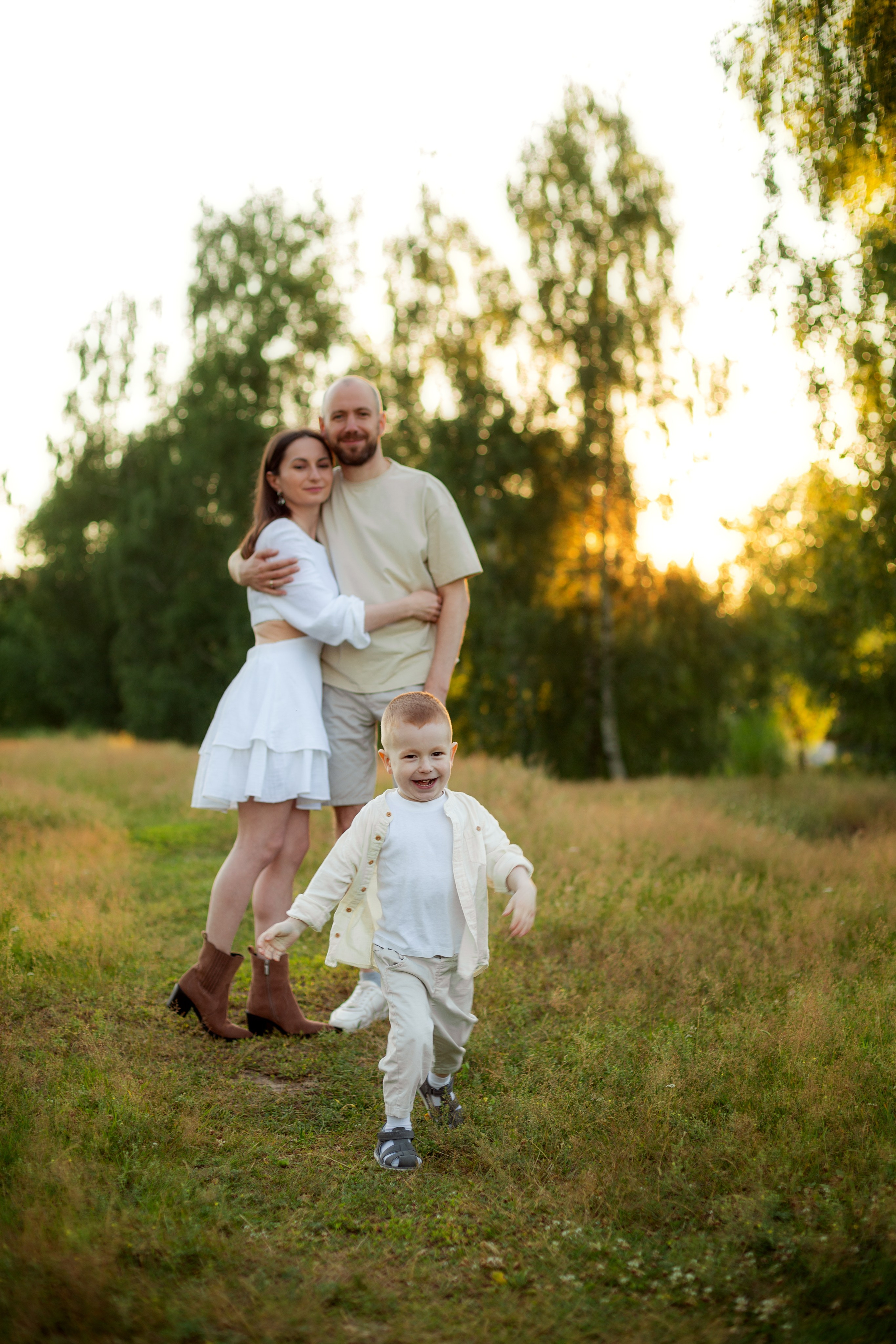 Семейный летний пикник с велосипедом. Фотограф Ульянкина Мария