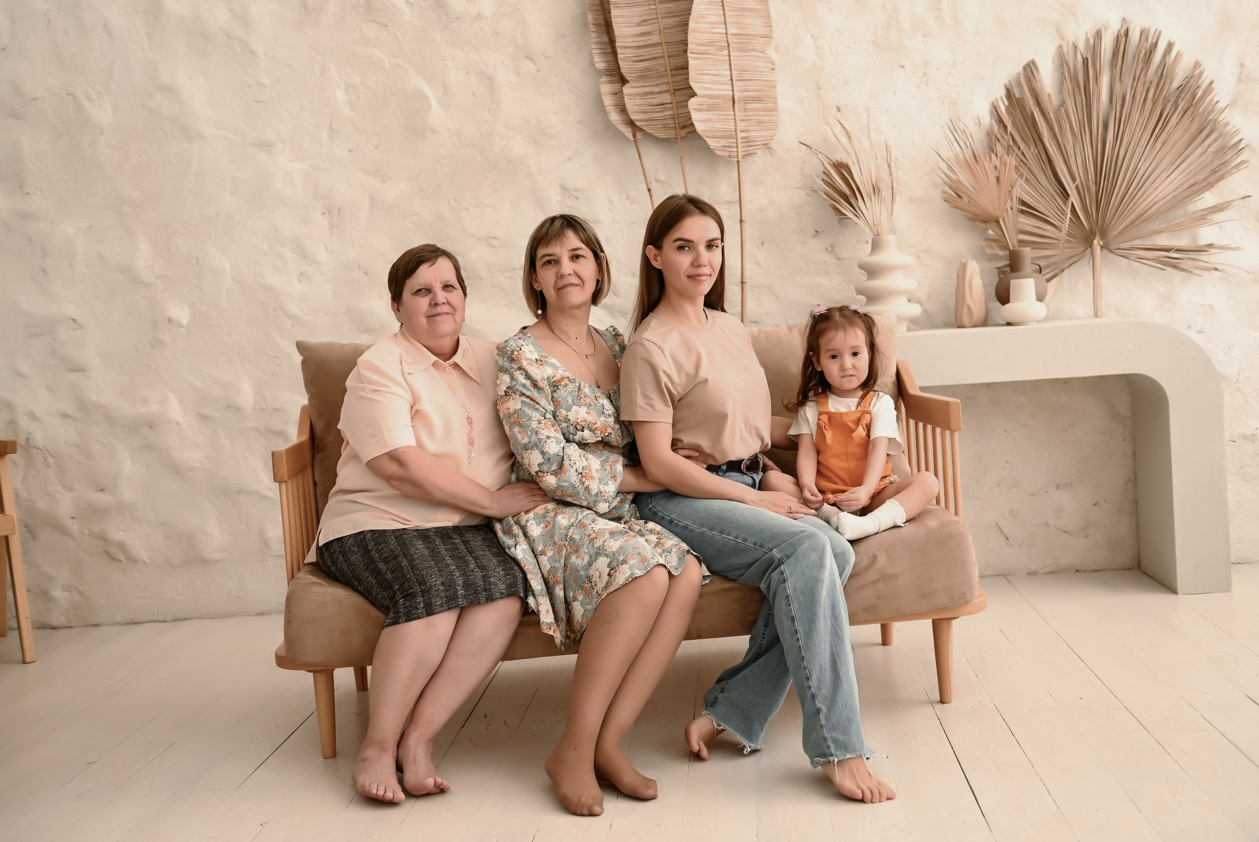 Семейная студийная  фотосессия 2. Свадебный, семейный, детский, контент фотограф в Омске Максим Ильин