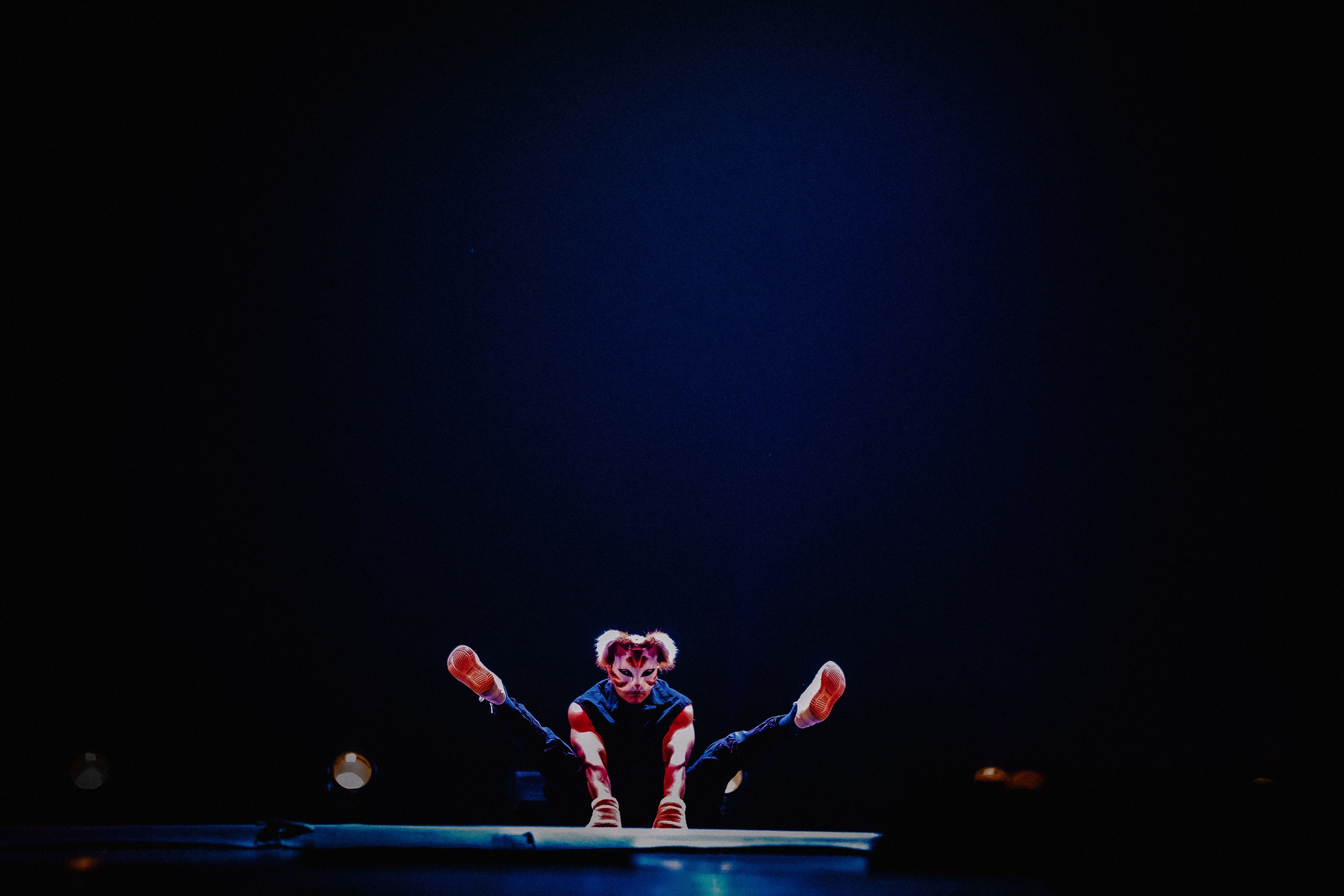 Шоу «Под дождём» 03 / 2025. ФОТОГРАФ ЕКАТЕРИНБУРГ