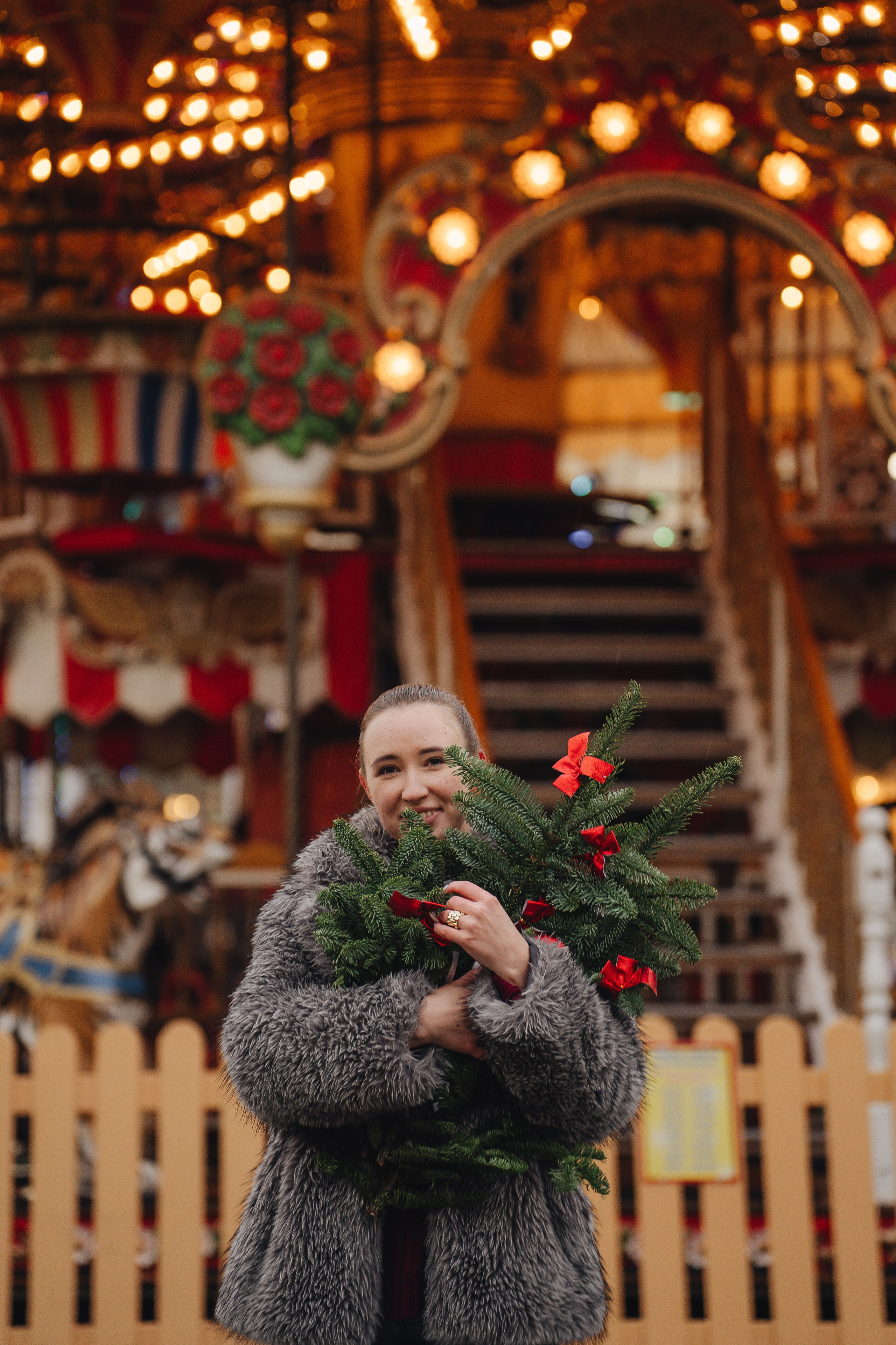ПРОГУЛКА НА МАНЕЖНОЙ ПЛОЩАДИ ДЛЯ ДЕВУШКИ ПЕРЕД НОВЫМ ГОДОМ (НОВОГОДНЯЯ ФОТОСЕССИИЯ НА МАНЕЖНОЙ ПЛОЩАДИ). Профессиональный фотограф, Санкт-Петербург — Виктория Богомолова