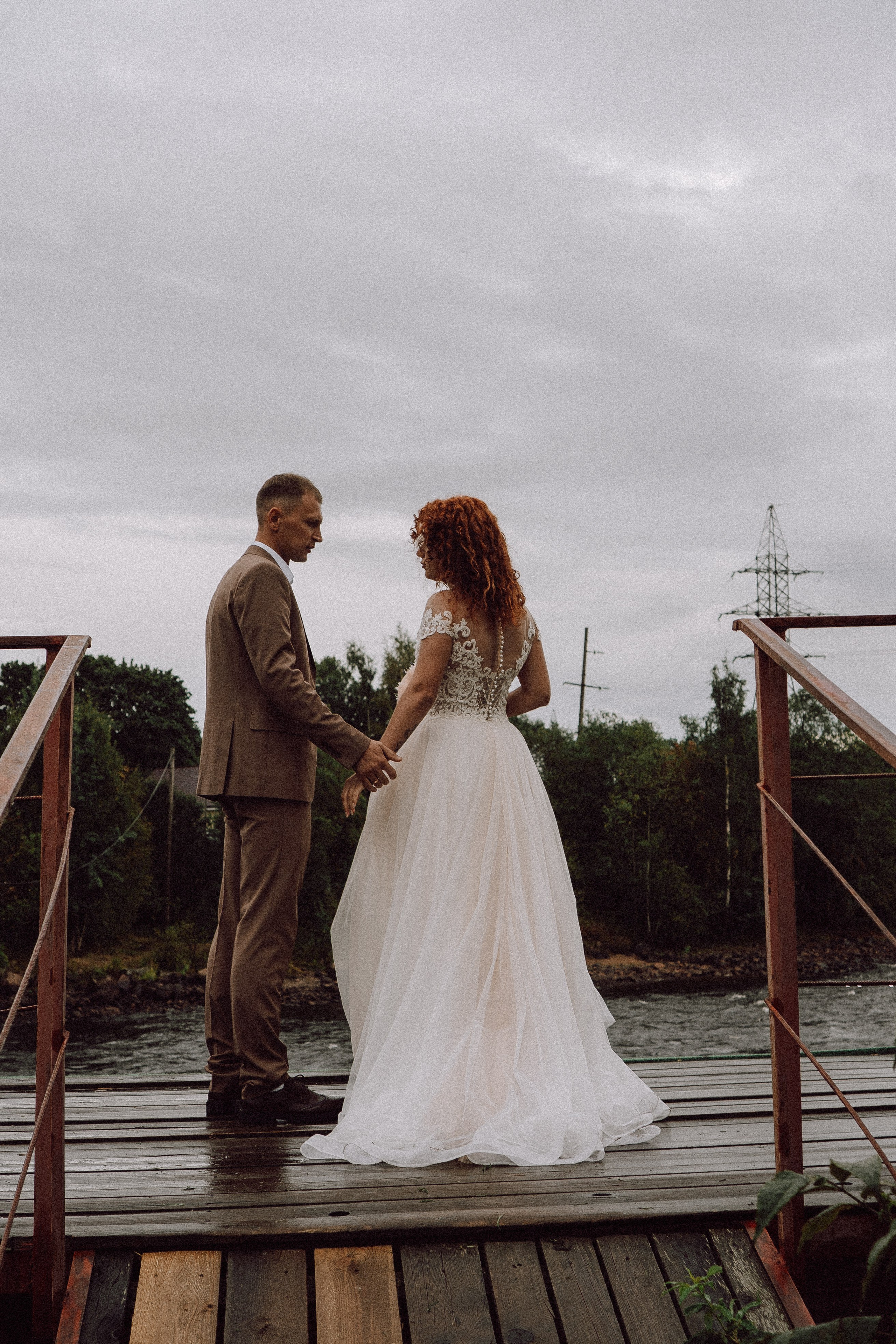 СВАДЕБНАЯ ФОТОСЕССИИЯ ПАРЫ В ГОРОДЕ ПРИОЗЕРСК В СОСНОВОМ ЛЕСУ И С ПИКАПОМ. Профессиональный фотограф, Санкт-Петербург — Виктория Богомолова