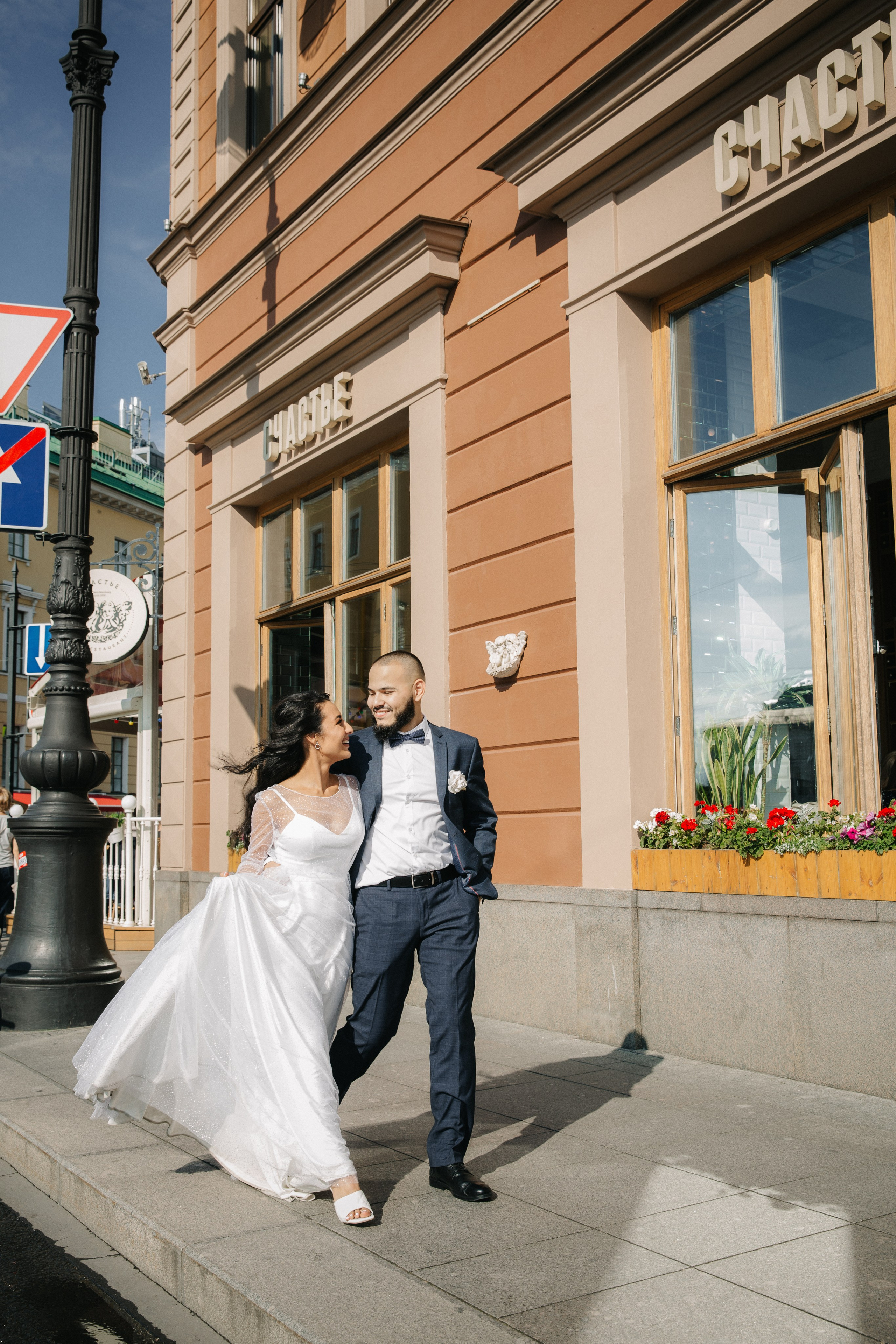 ВЫБОРГСКИЙ ЗАГС | июль, центр. Свадебный фотограф в Санкт-Петербурге Полина Корзухина