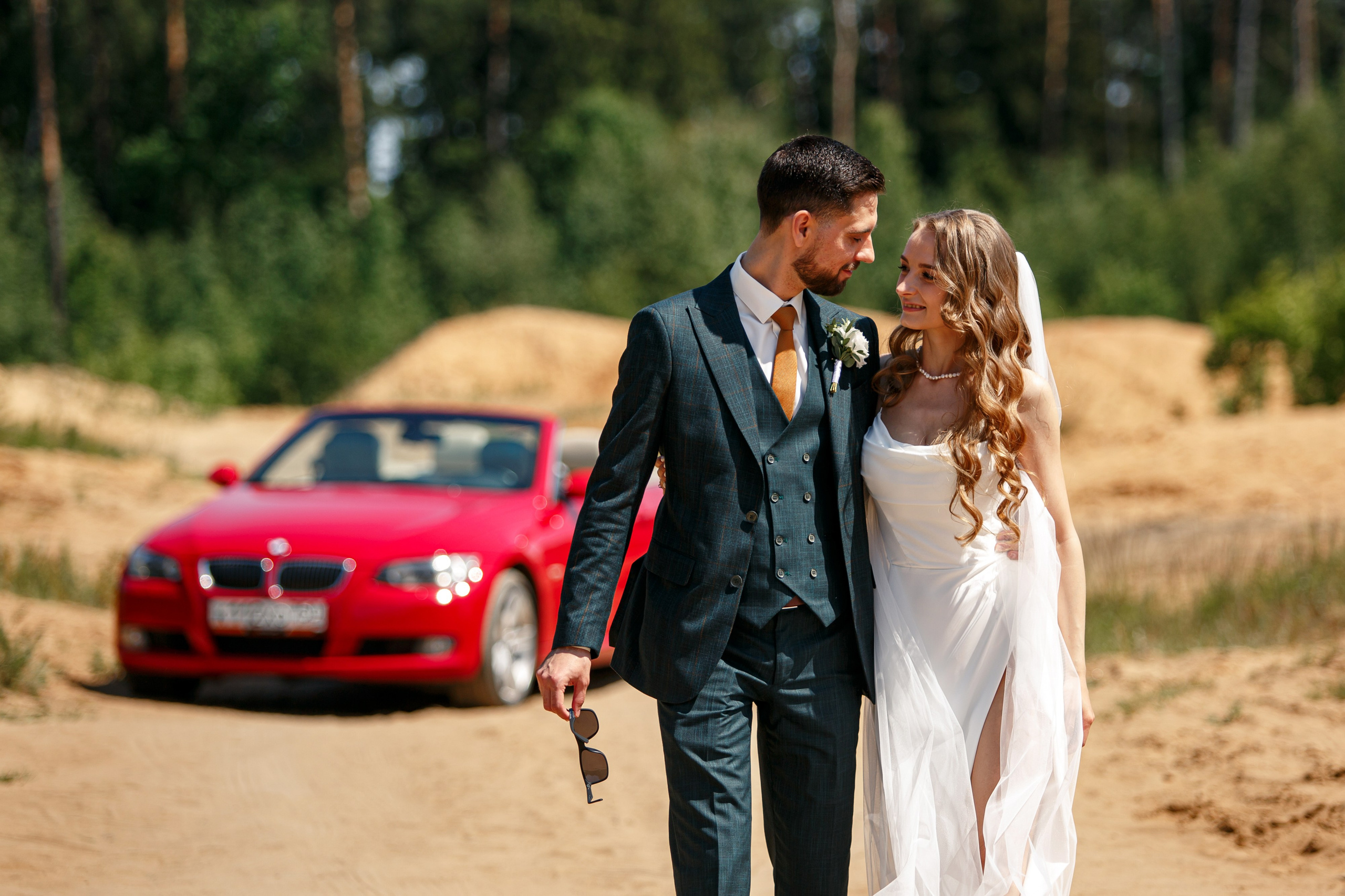 Свадебная фотосессия с кабриолетом и в загородном клубе Artiland. Свадебный фотограф Москва и МО Сергей Киржаев