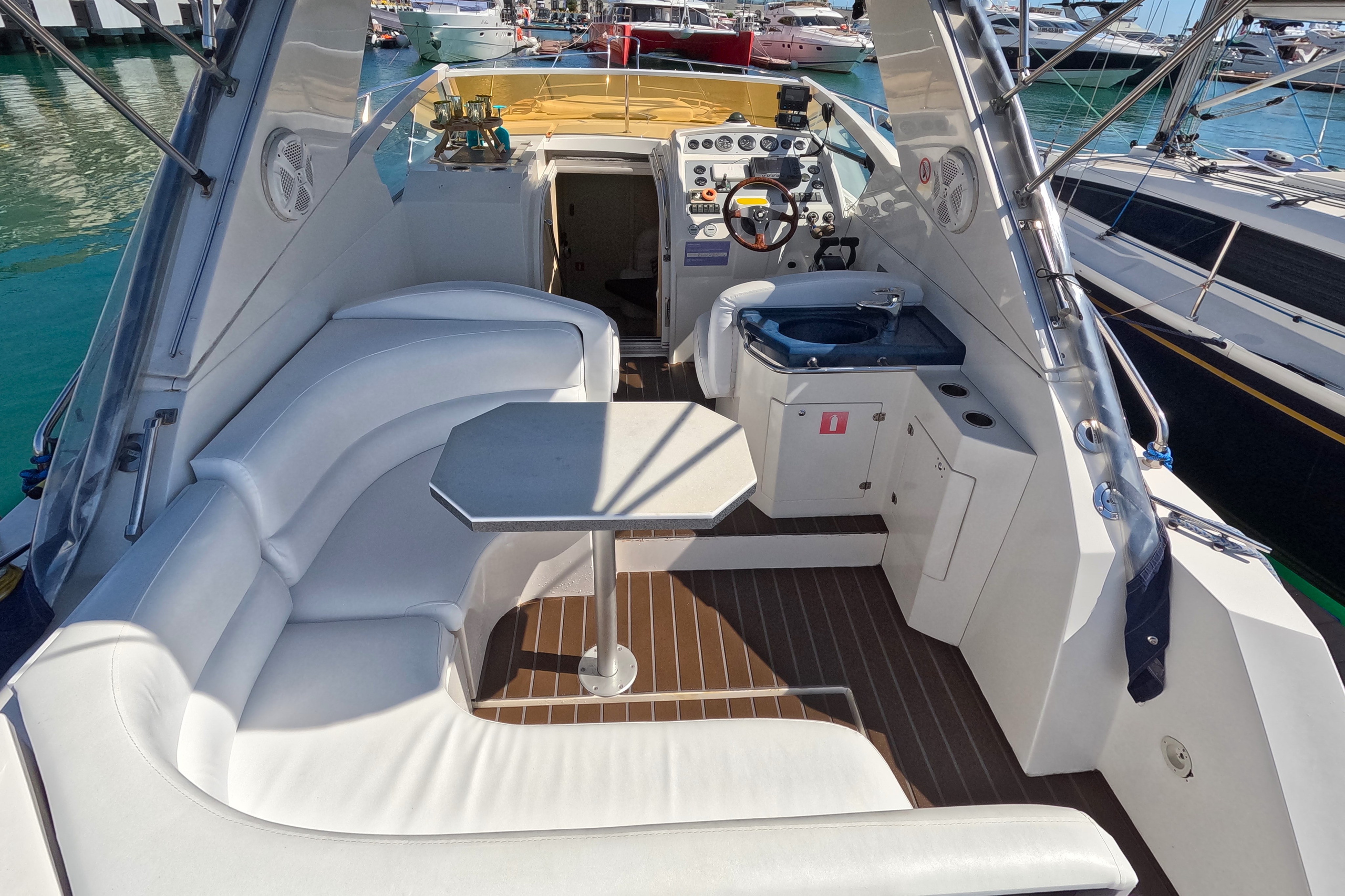 Катер Голд Аренда Яхты в Сочи Яхтанаморе YACHTNAMORE