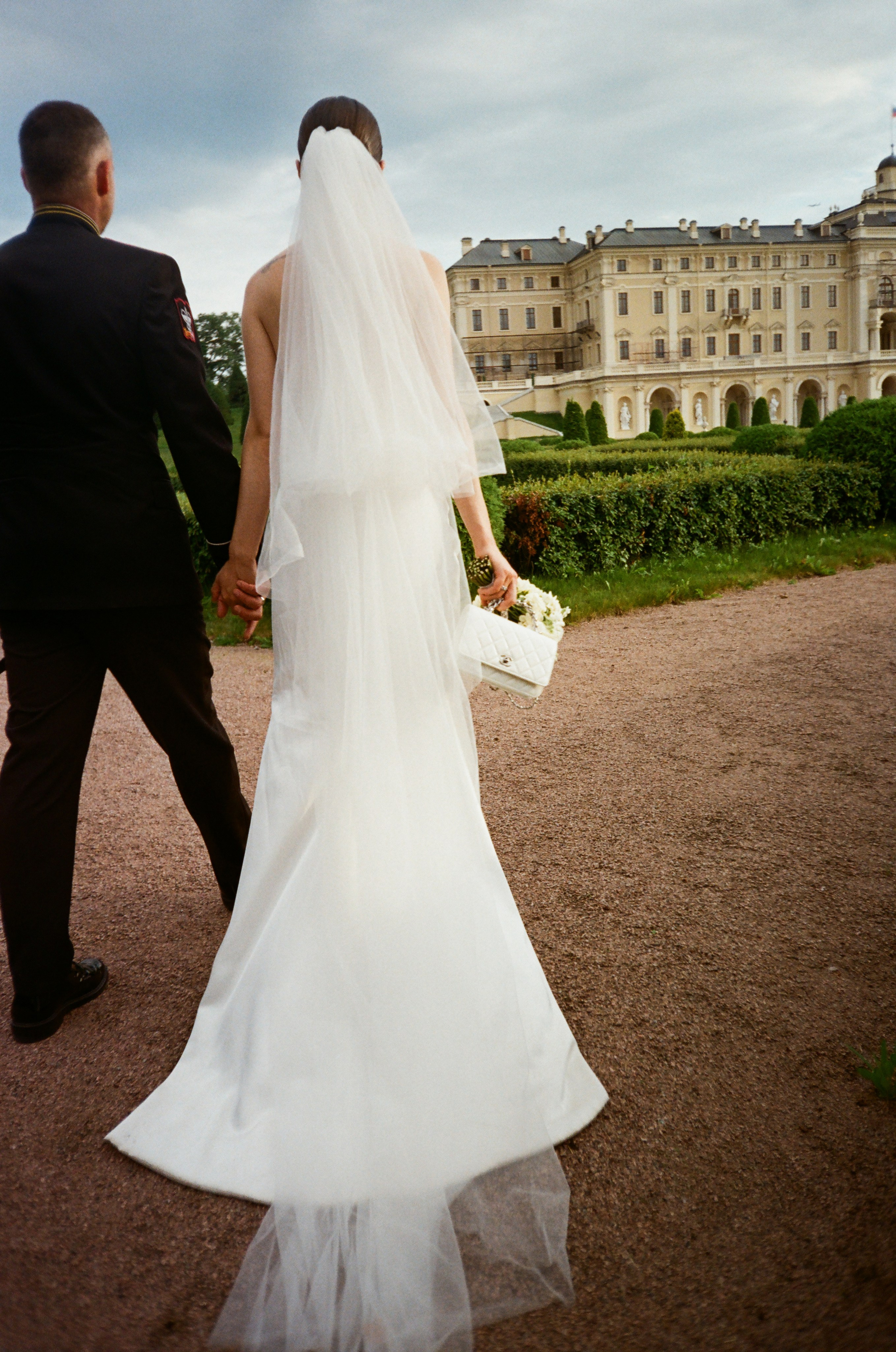 Свадебная фотосессия на пленку. Сестры Карабаза. Фотографы и ретушеры в Москве и Санкт-Петербурге