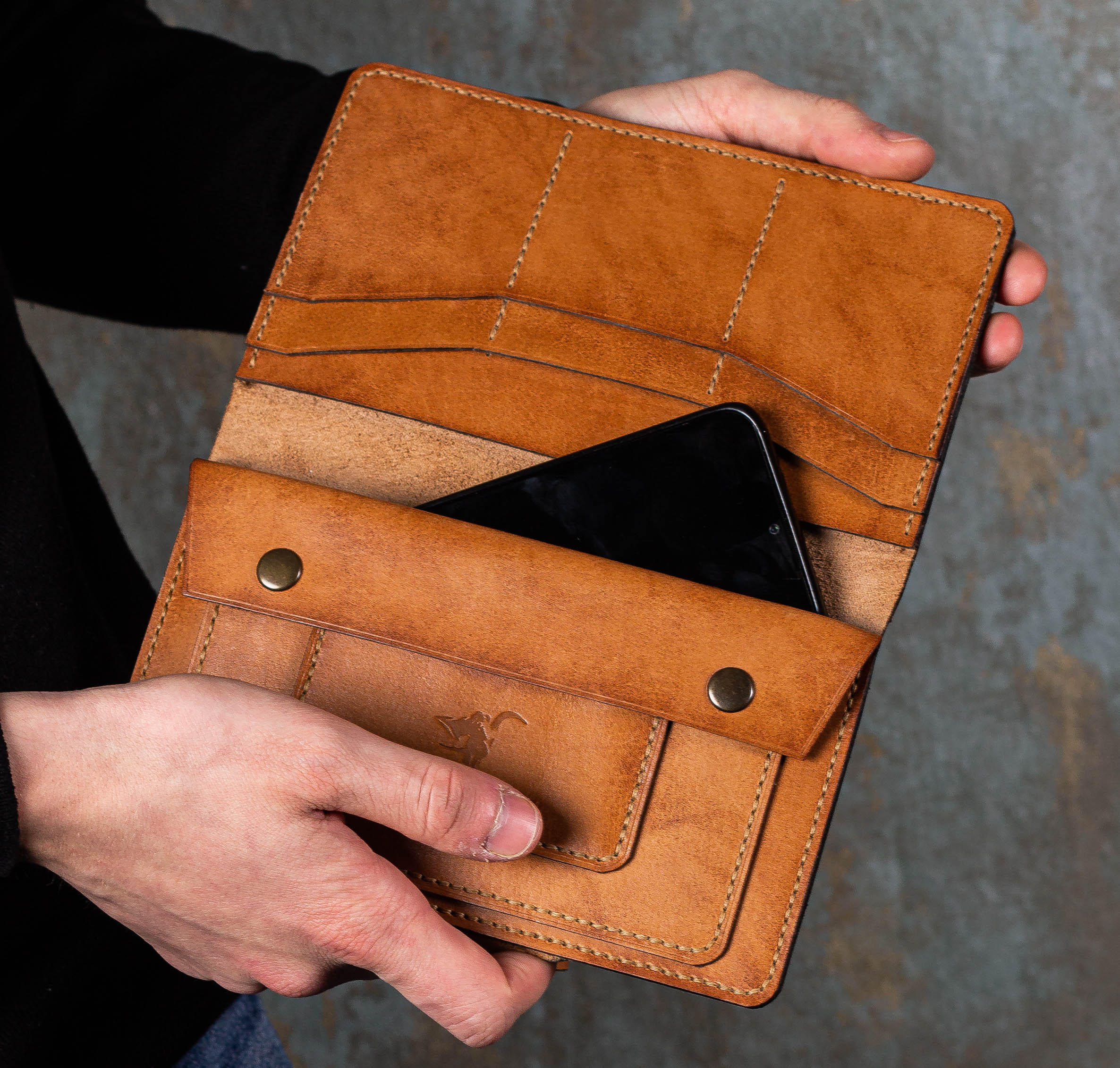 Изделия из натуральной кожи «Отец и сын». «Матрица»