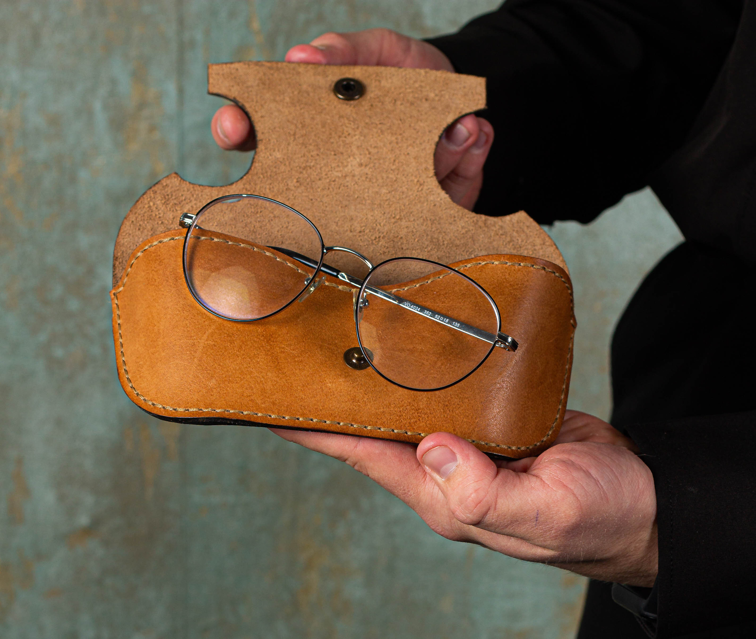 Изделия из натуральной кожи «Отец и сын». «Матрица»