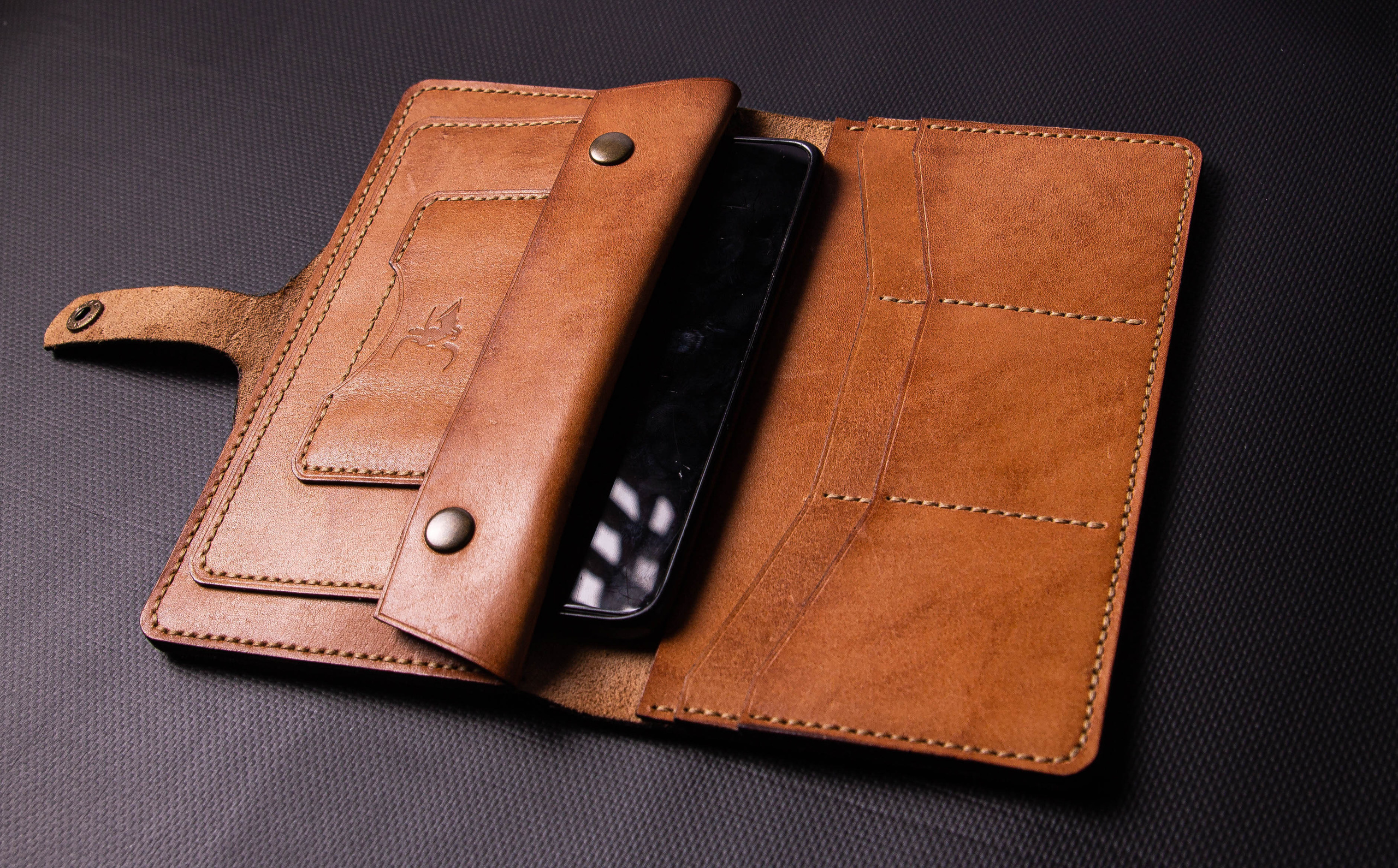 Изделия из натуральной кожи «Отец и сын». «Матрица»