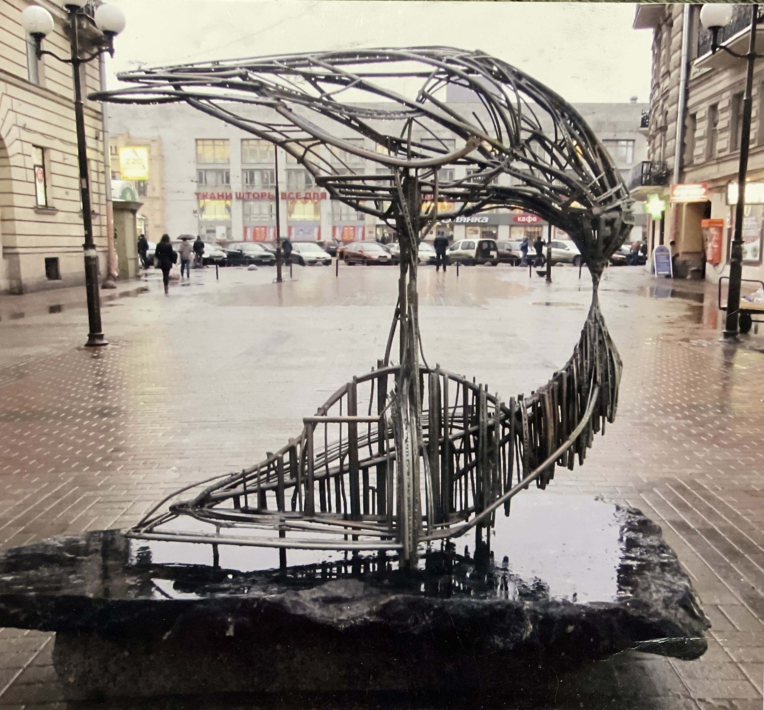 Поцелуй / Спб / Финский переулок/2013. Художник — скульптор Антонина Фатхуллина