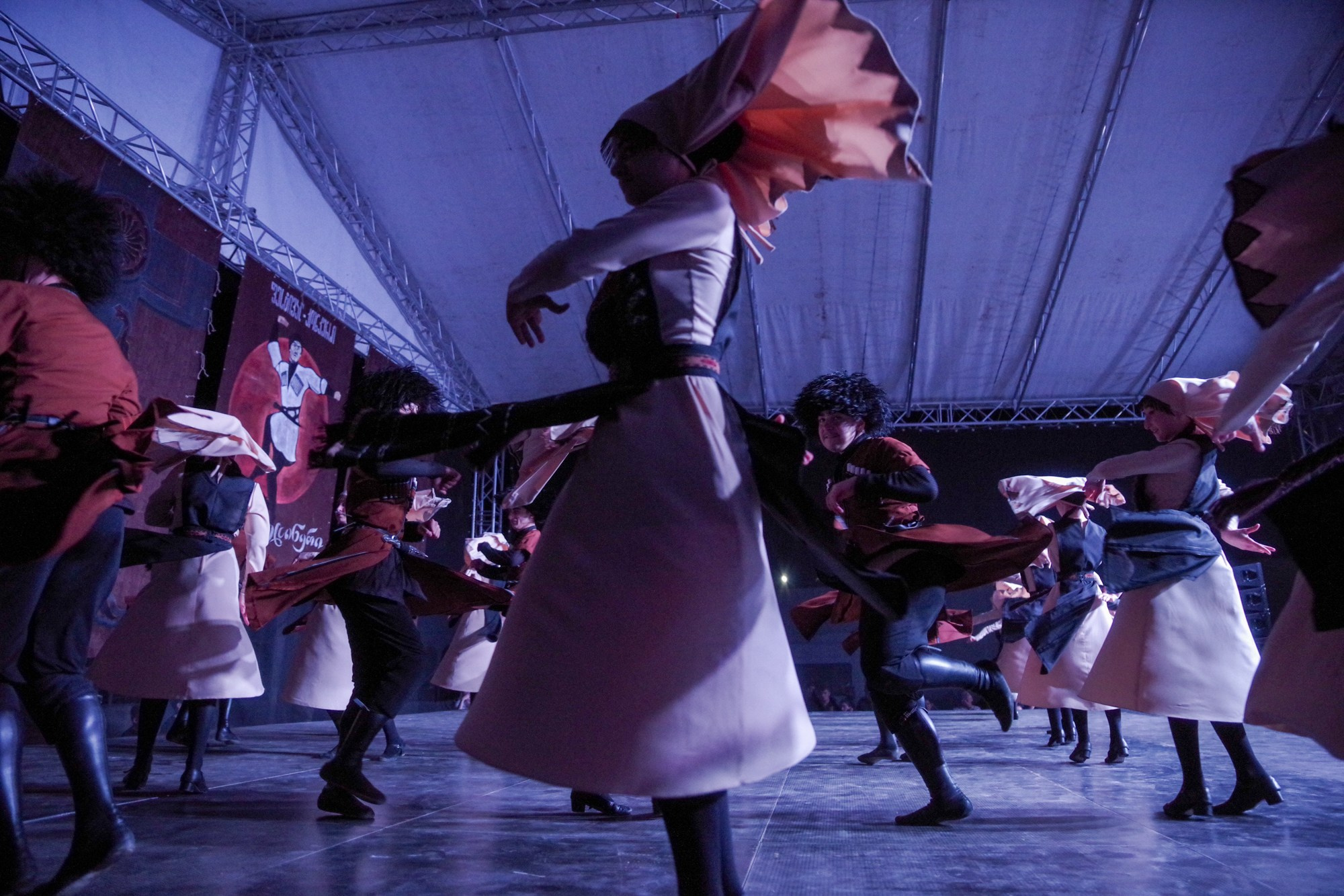 Грузинский танец. Портретный фотограф Денис Милютин