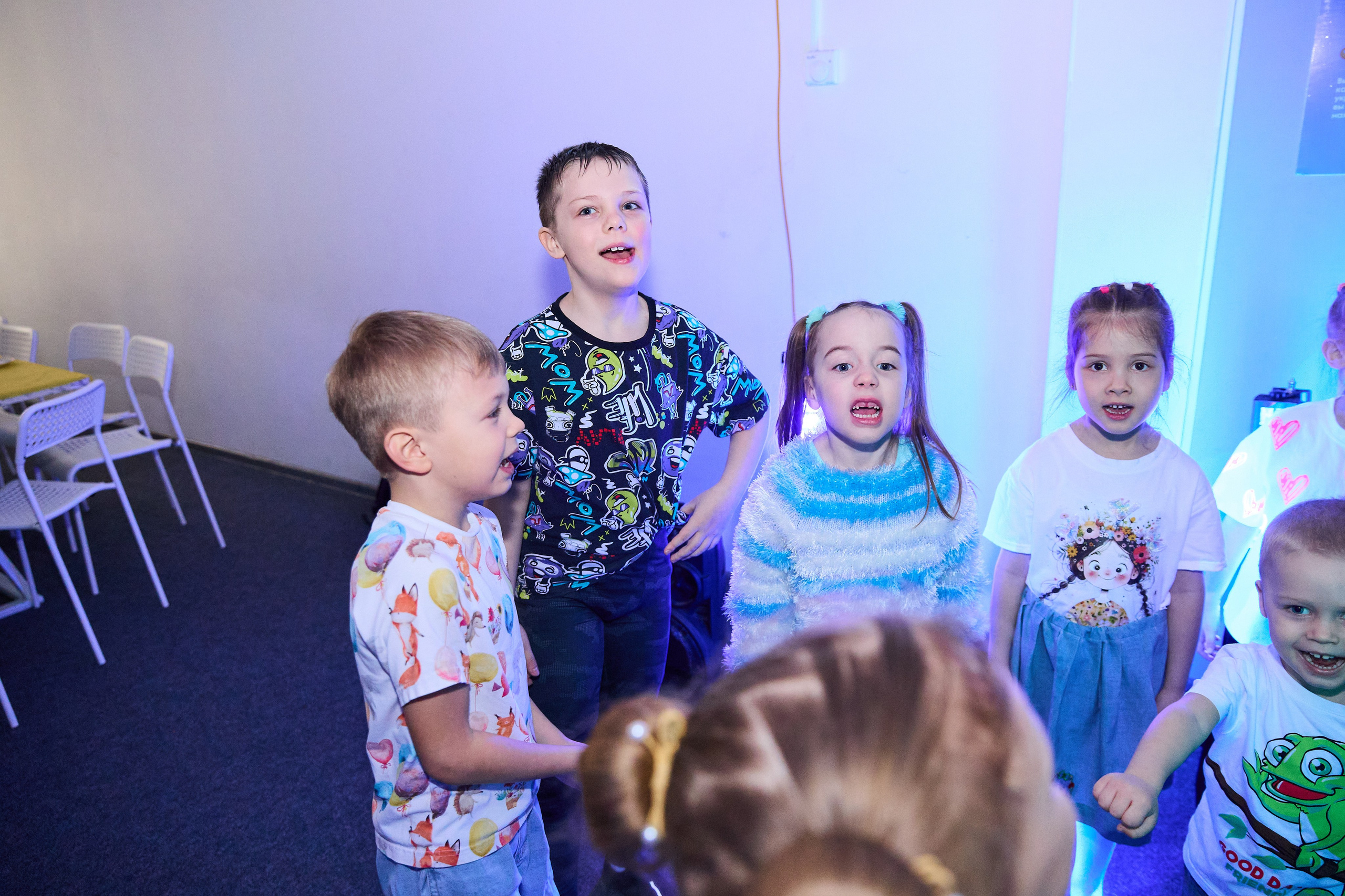День рождения. Неон. ФОТОГРАФ ВО ВЛАДИВОСТОКЕ| СВАДЕБНЫЙ ФОТОГРАФ