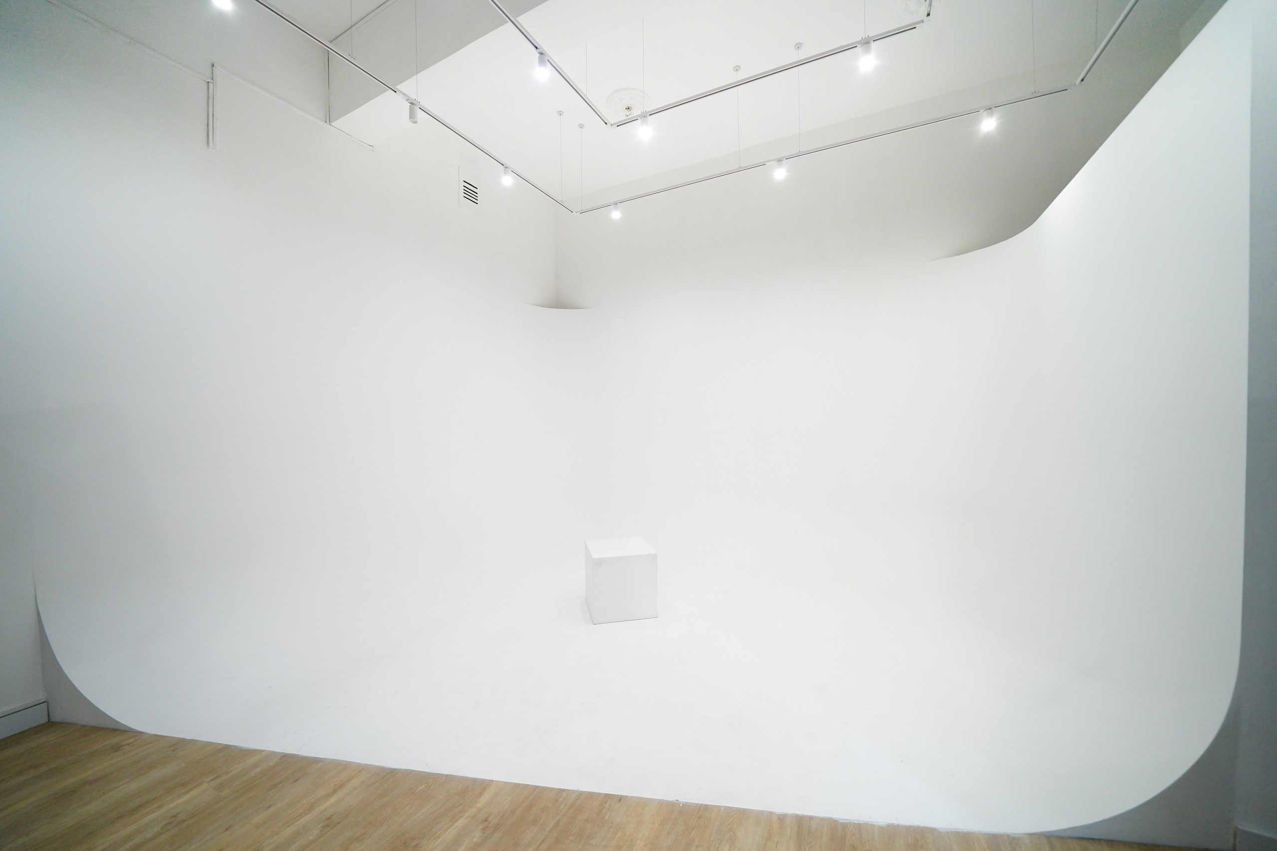 Зал/Бронь. F.70 фотостудия