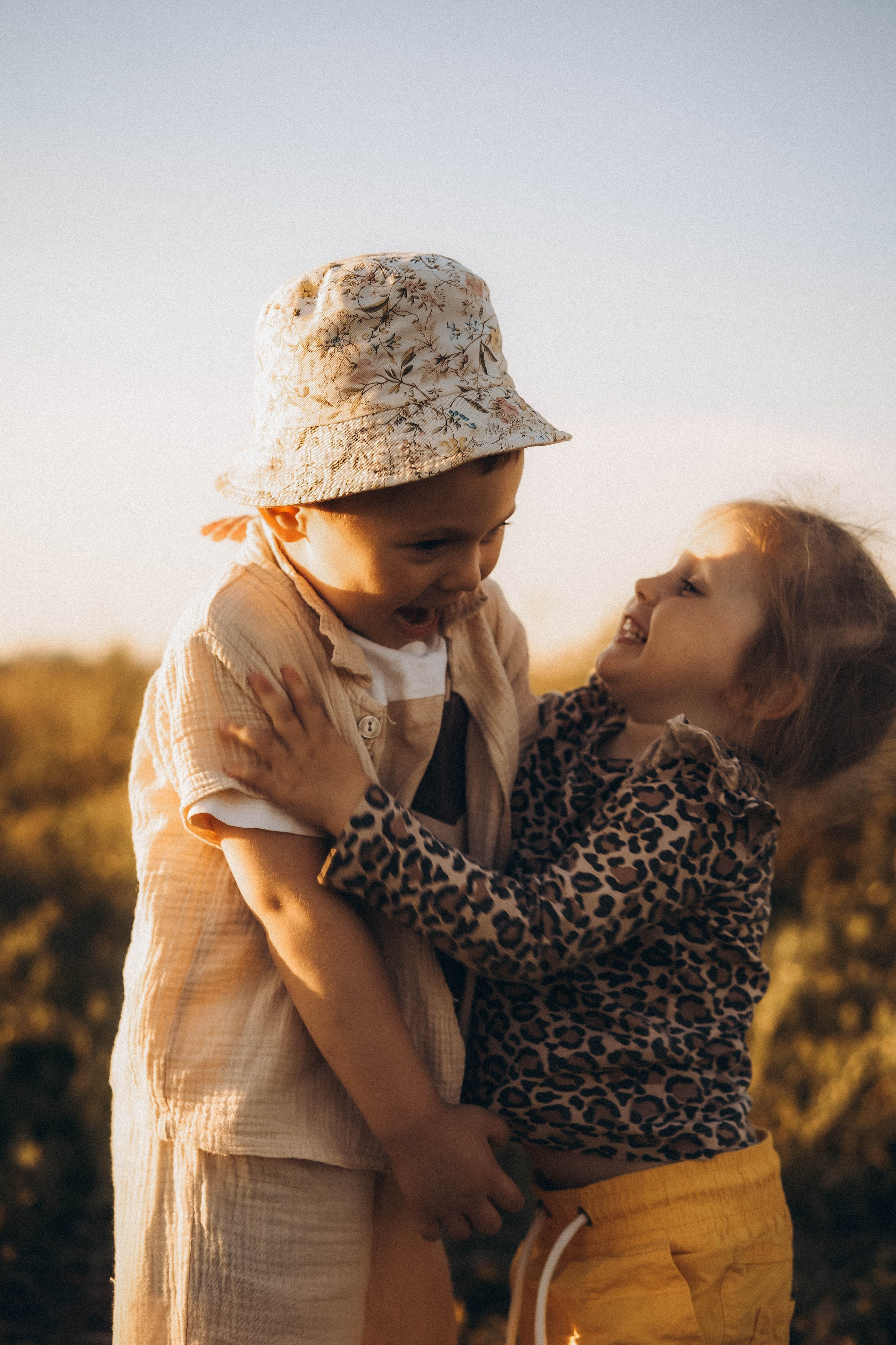 Семейная сьемка в поле на закате. Фотограф Екатеринбург Кокшарова Александра