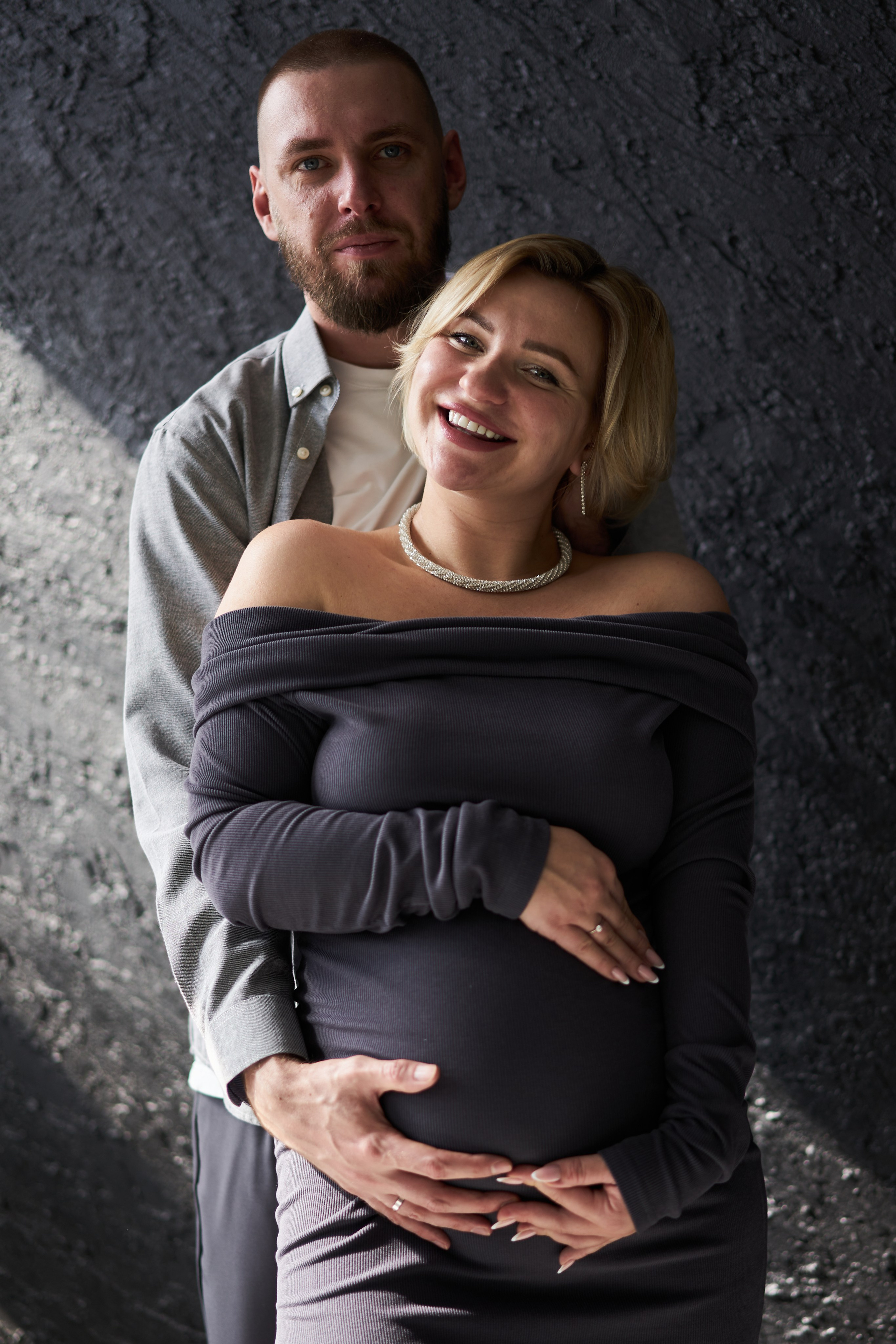 Беременность съемка пары в студии. Фотограф Екатеринбург Кокшарова Александра