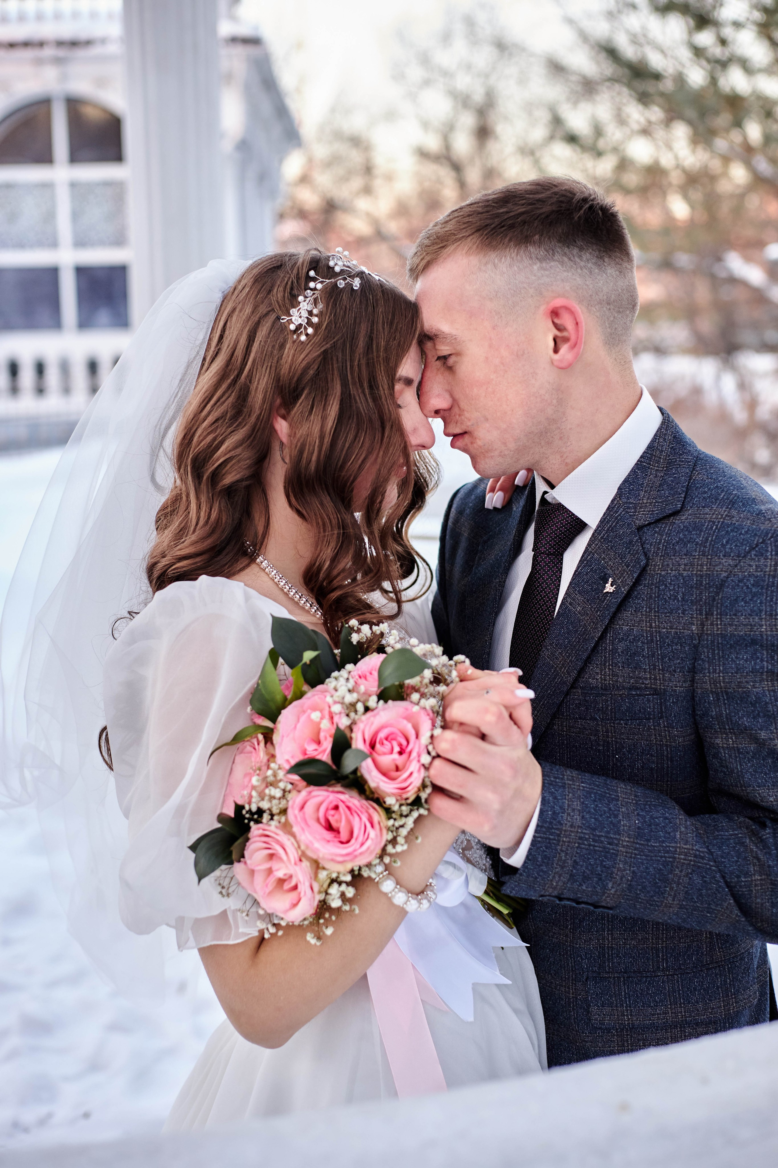 Зимняя свадебная прогулка Дианы и Георгия. Профессиональный фотограф Максим Романов в городе Хабаровске