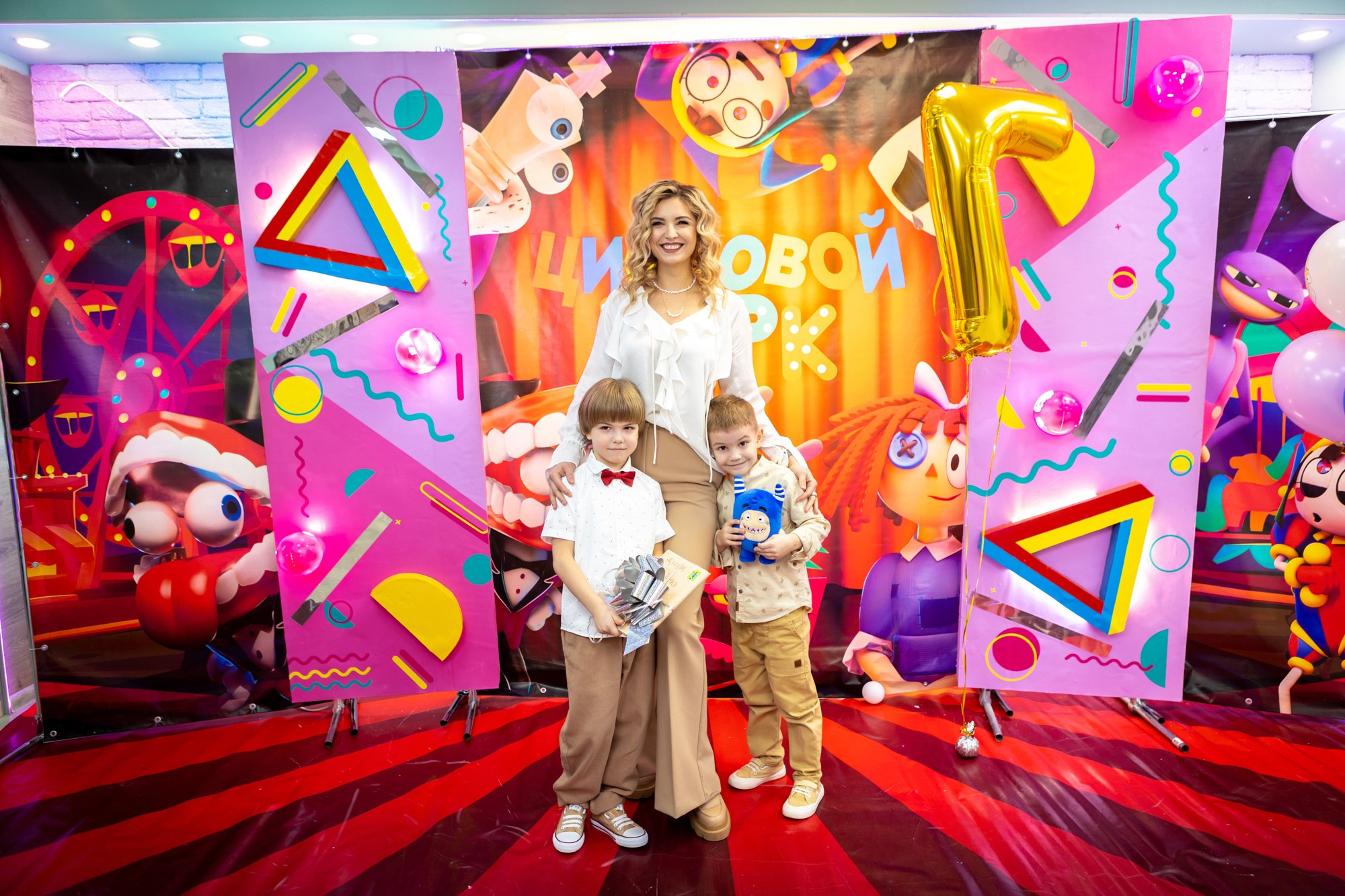 День рождения в Magic Room. Фотограф в Оренбурге. Профессиональный фотограф