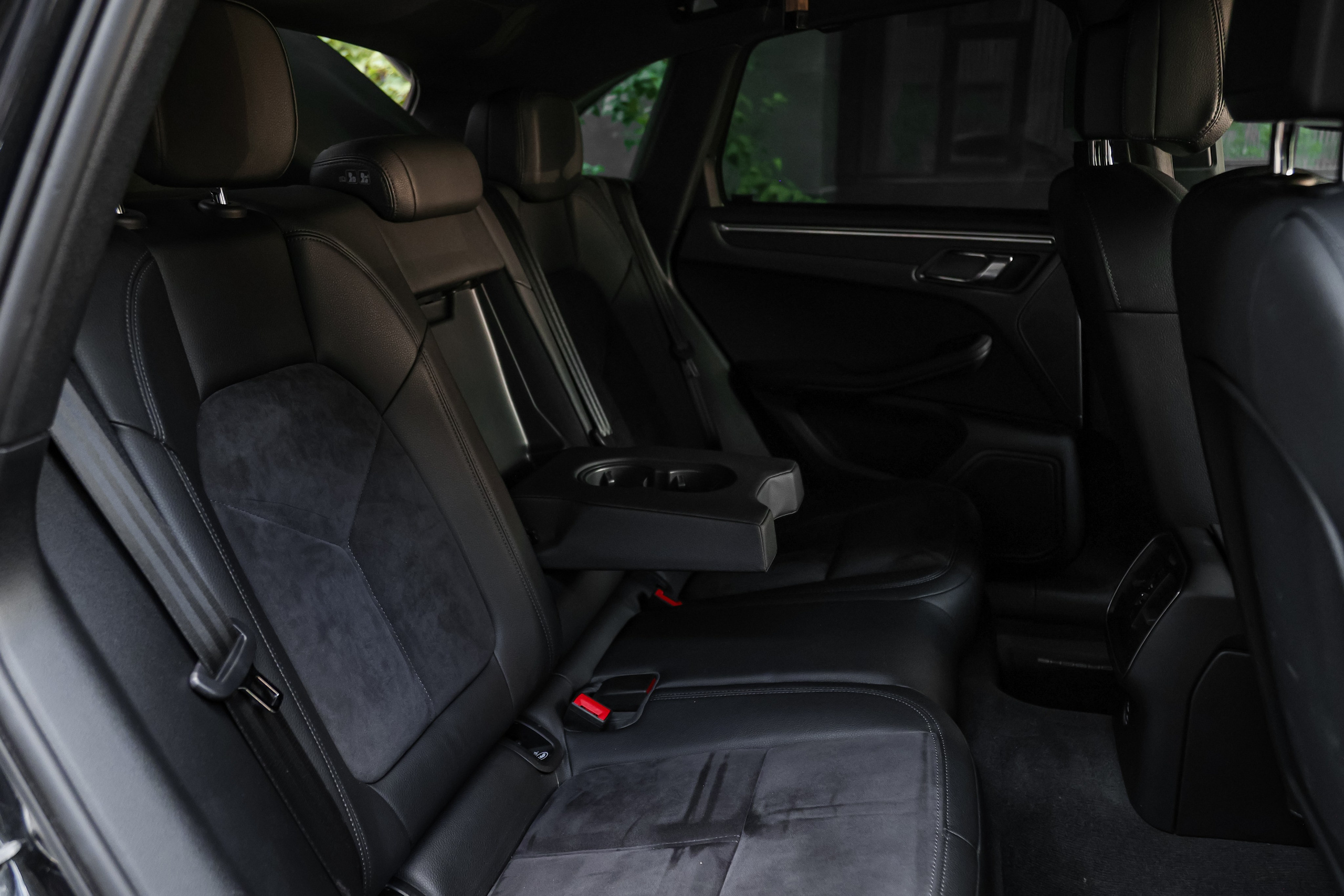 2020 PORSCHE MACAN. Mixturecaptures