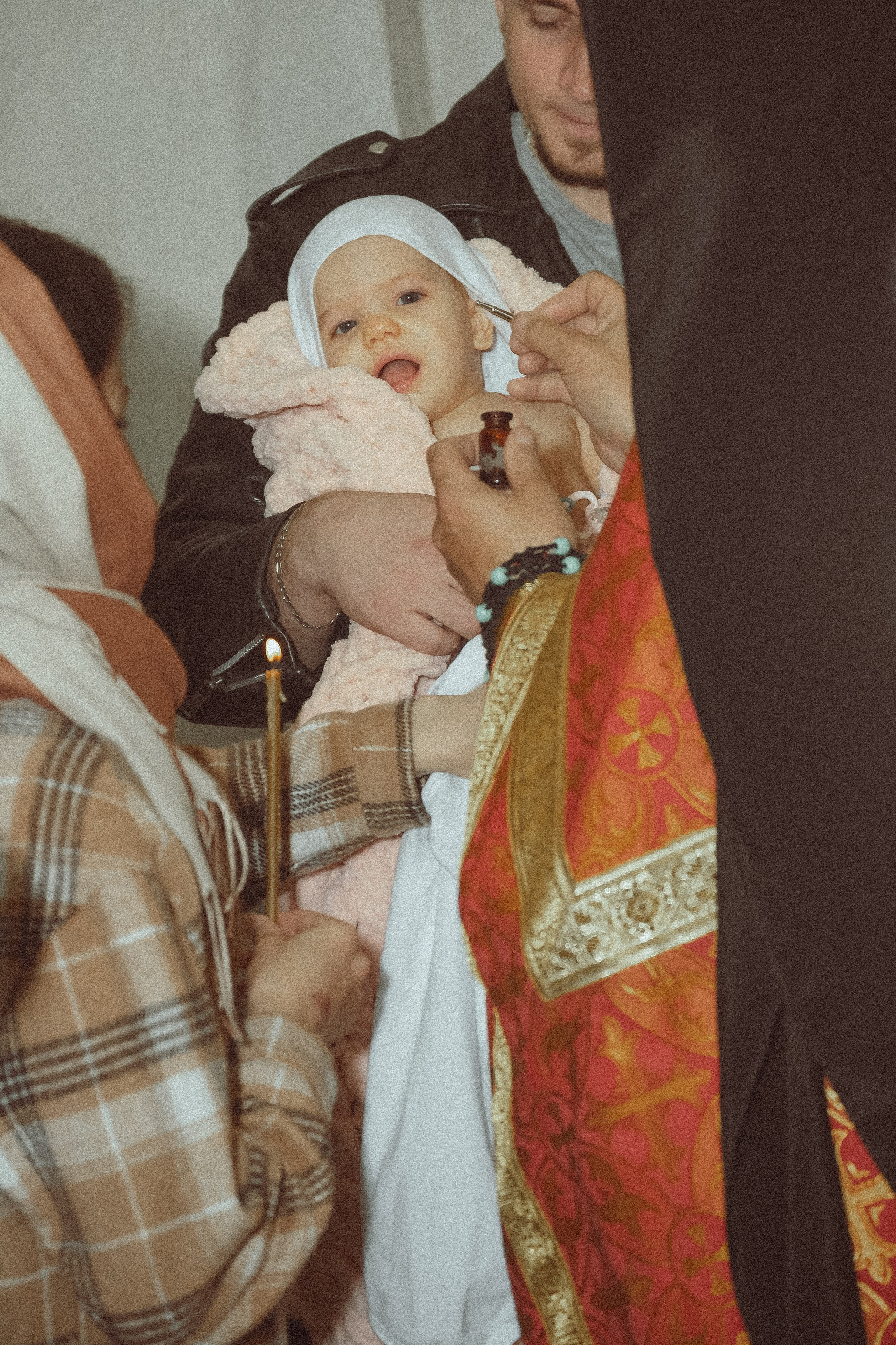 Крещение Ксении в храме Рождества Пресвятой Богородицы д. Щербинино. Фотограф Евгений Егоров