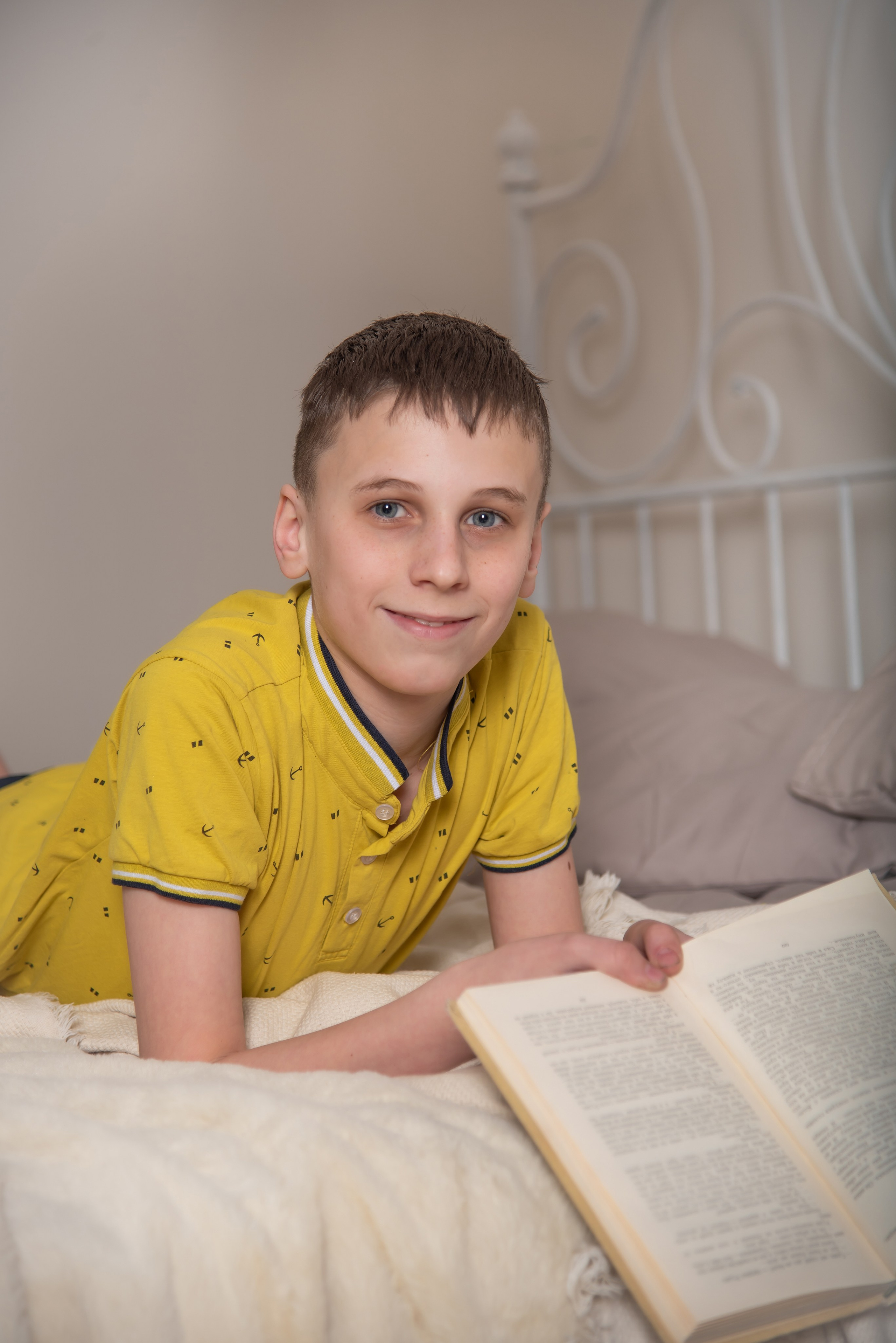 Модельная школа. Занимаюсь профессиональной фотографией и живу рядом с Байкалом. Работаю в разных жанрах