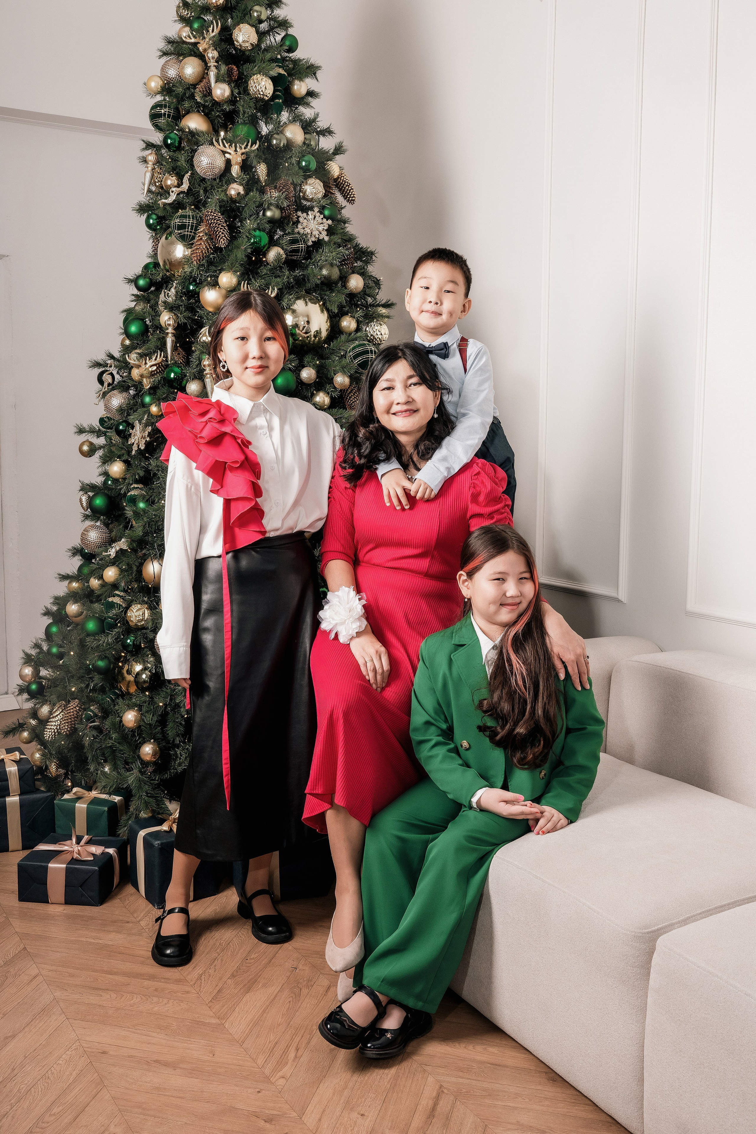 Семейная новогодняя фотосессия «Максимум». Занимаюсь профессиональной фотографией и живу рядом с Байкалом. Работаю в разных жанрах