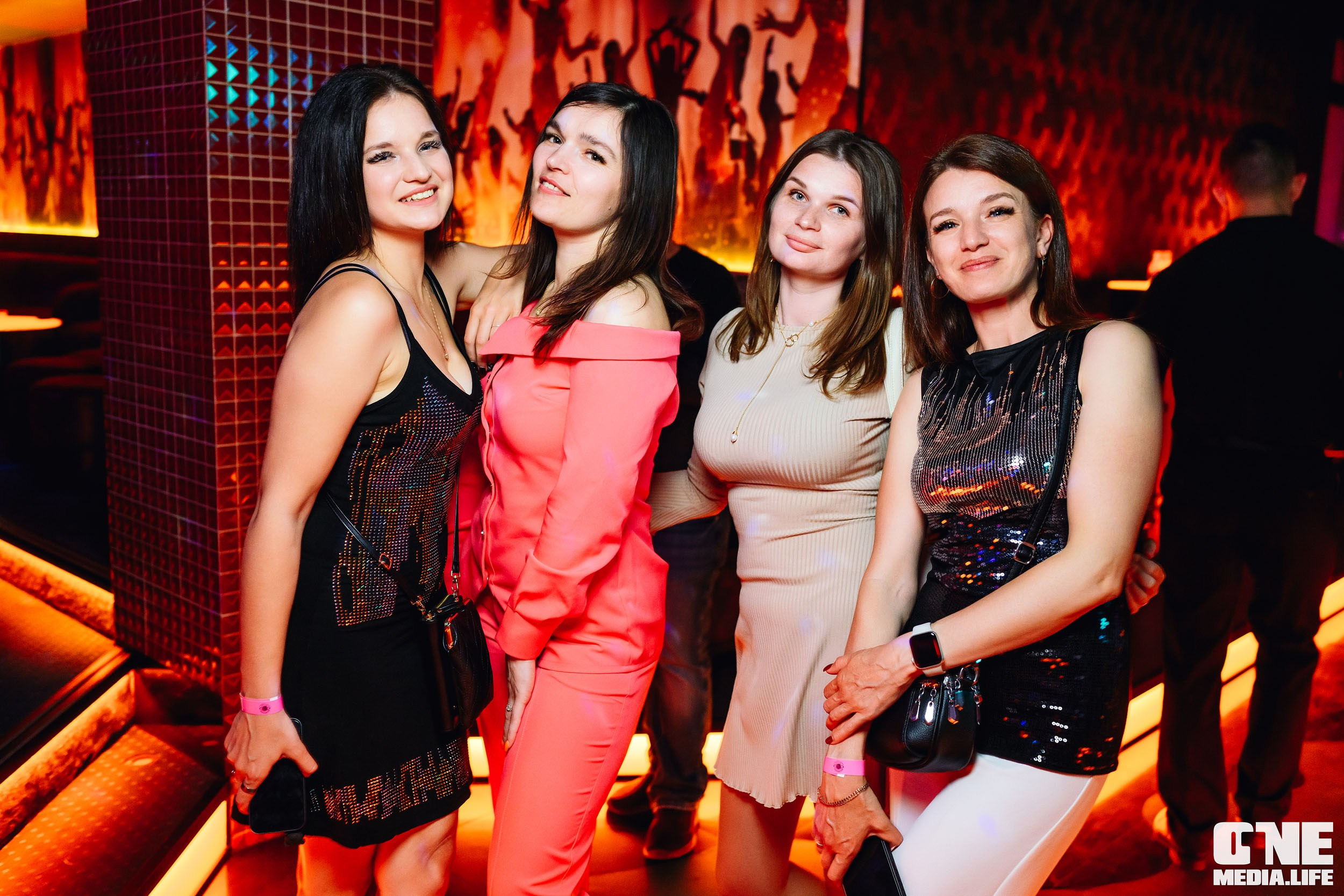 Фото с вечеринки в Планете. One Media Life: фоторепортажи, фотоотчеты с мероприятий и заведений