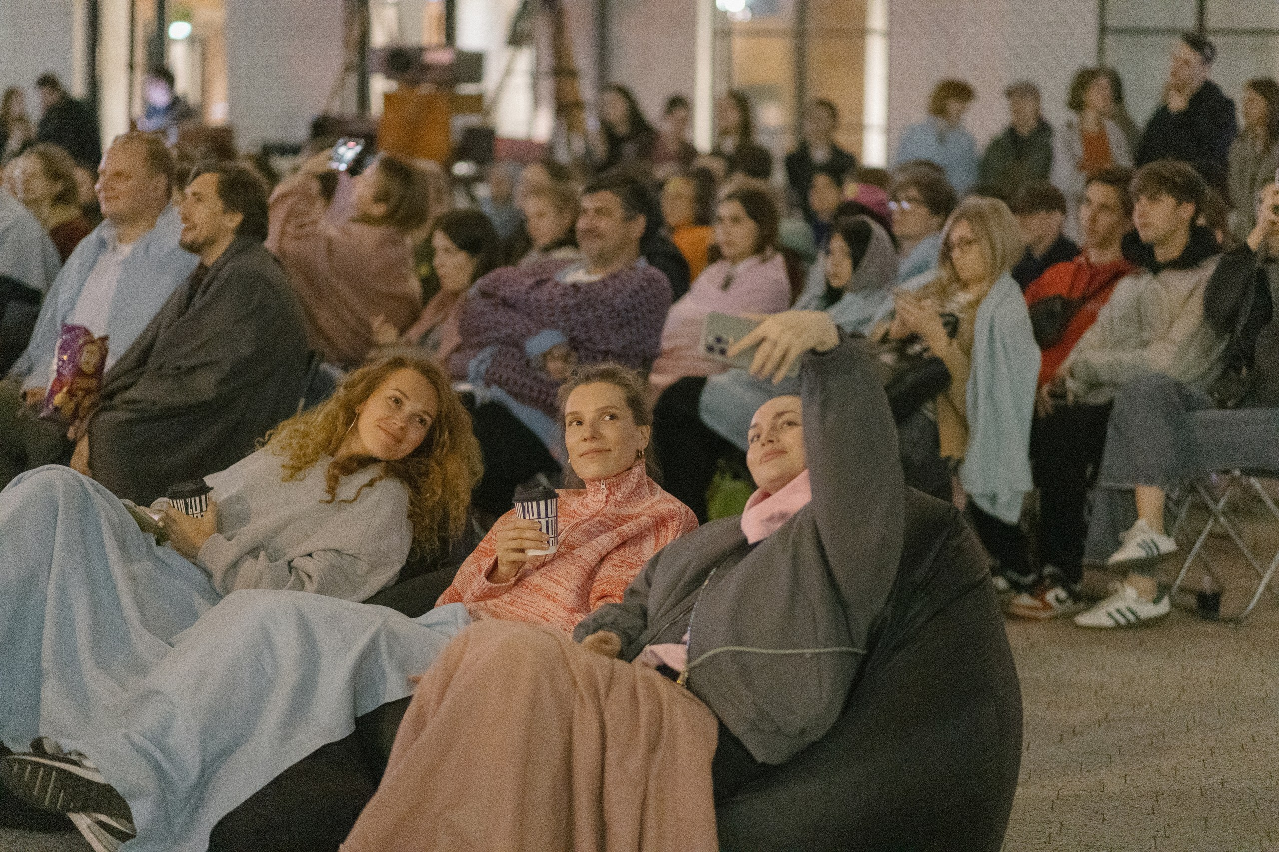 Показ фильма с кинопленки. Фотограф мероприятий, персональные съемки в Москве Владиславлева Настя
