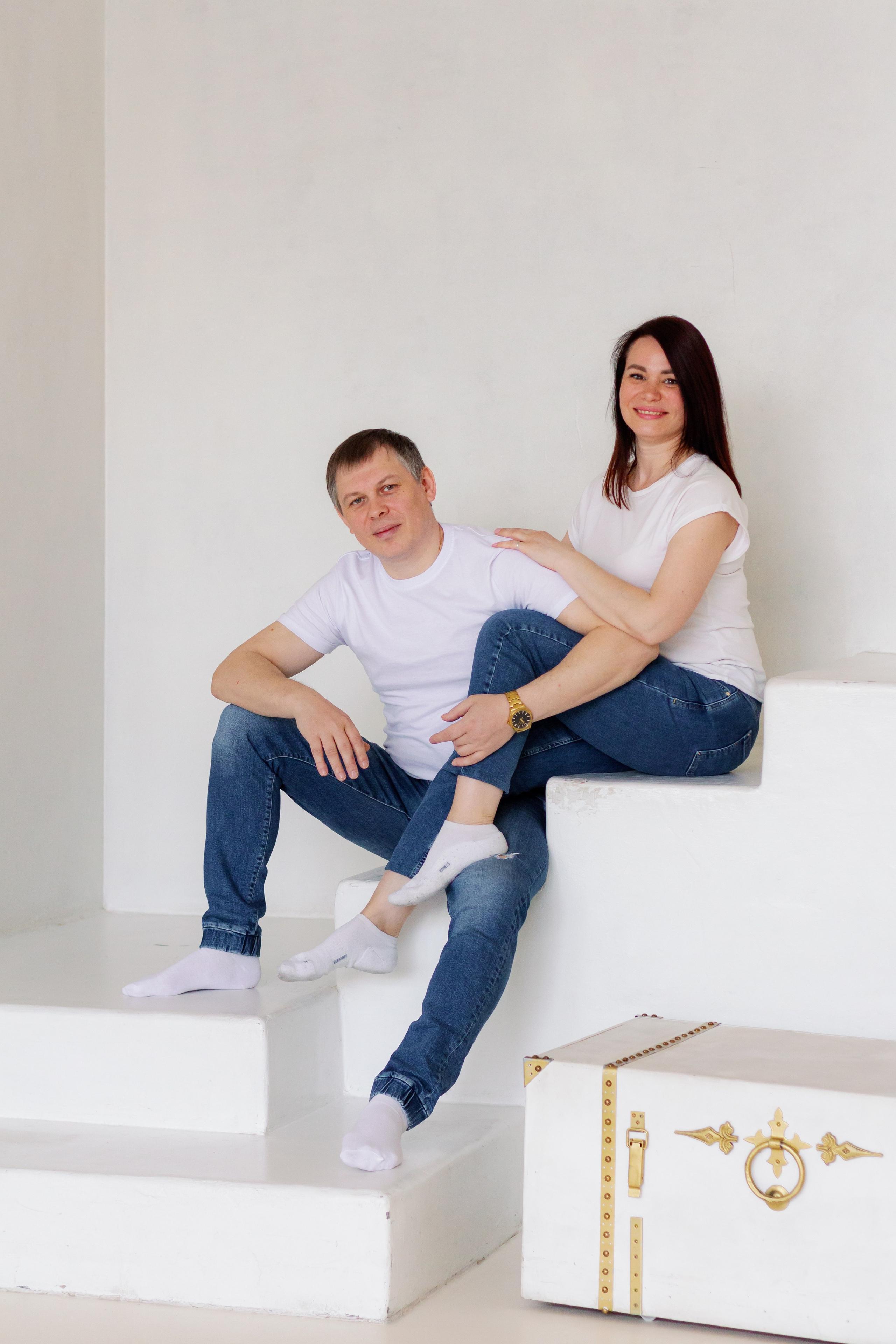 Две сестры. Две семьи. Одна любовь. Семейная фотосессия в студии, Екатеринбург. Фотограф в Екатеринбурге Пойгина Елена