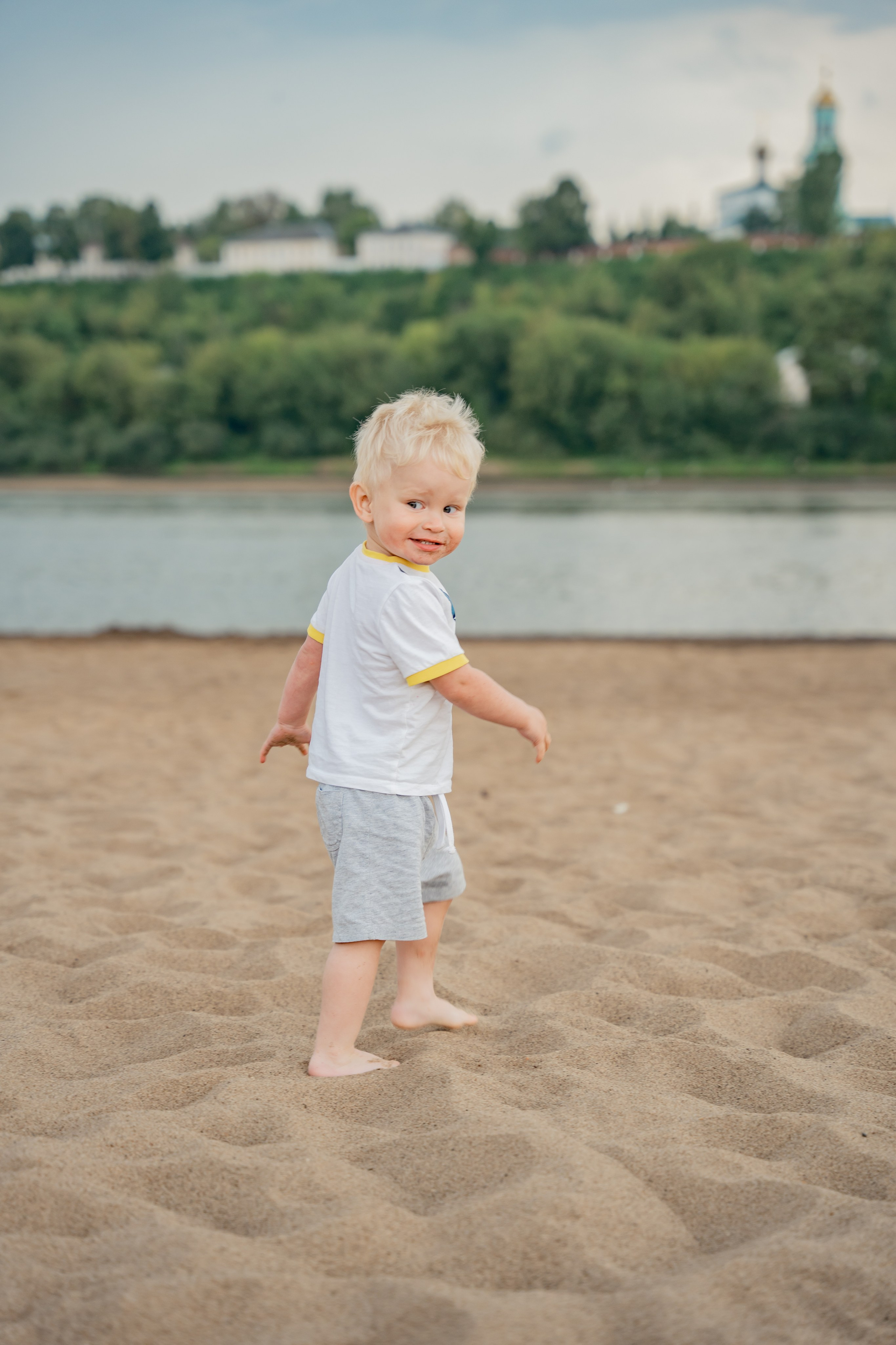 Прогулка с лапой. Пляж. Гроза