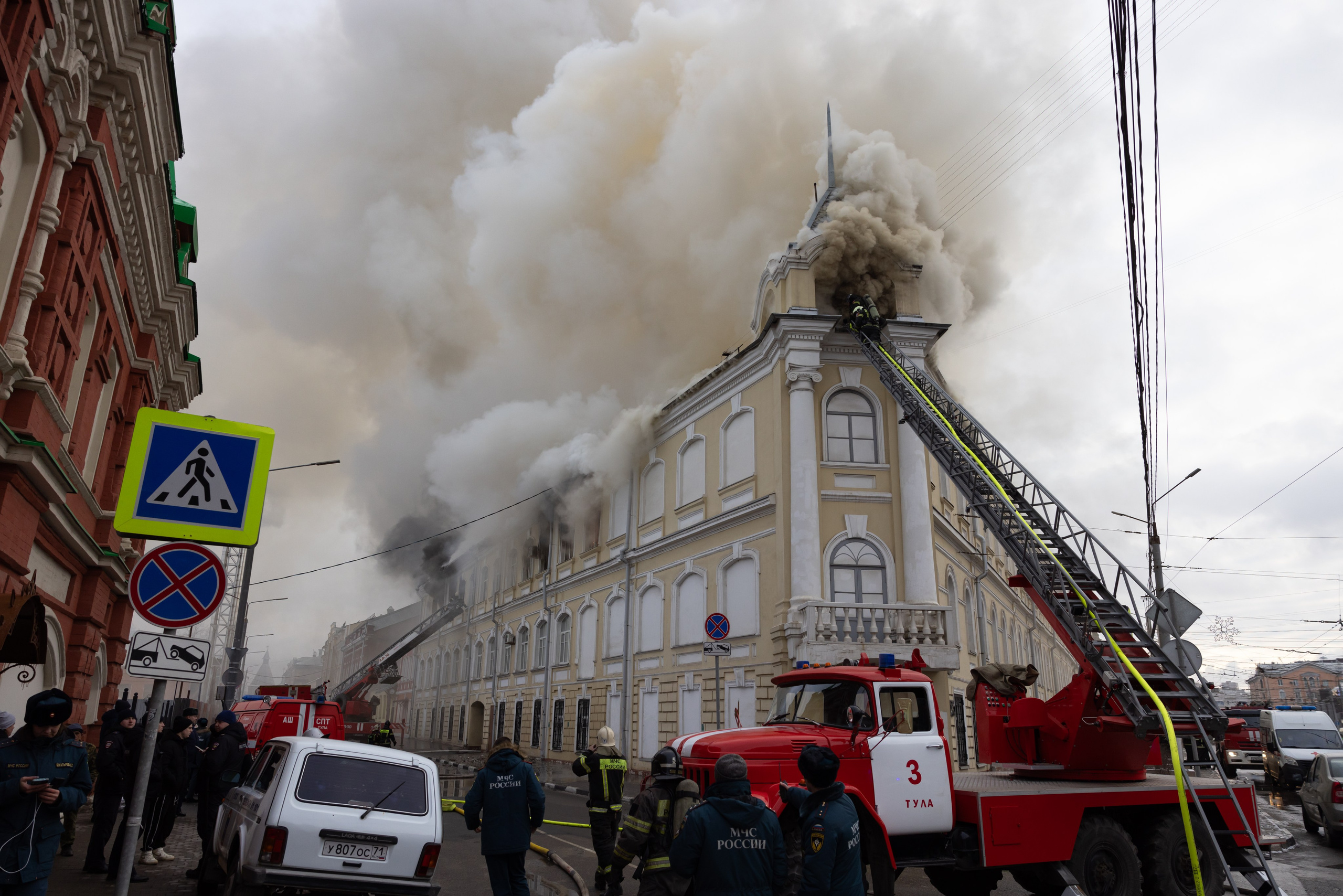 Пожар на ул. Советская 15 (13 января 2025). Репортажный фотограф Алексей Пирязев