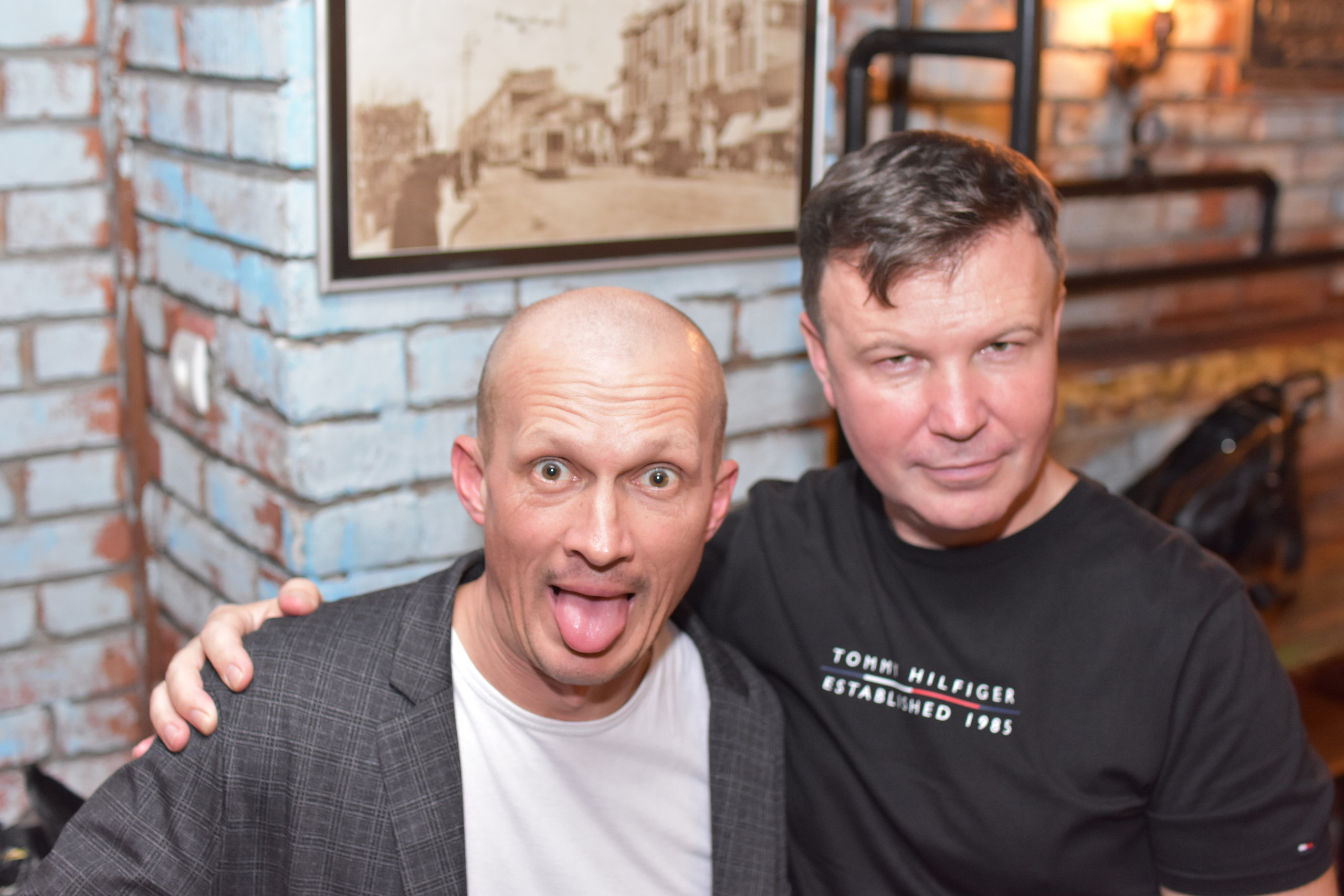 Hard Rock Cafe — Торжественный праздник дня рождения. Фотограф Владивосток (художественный портрет, празднование, торжество, мероприятие, фотопрогулка)