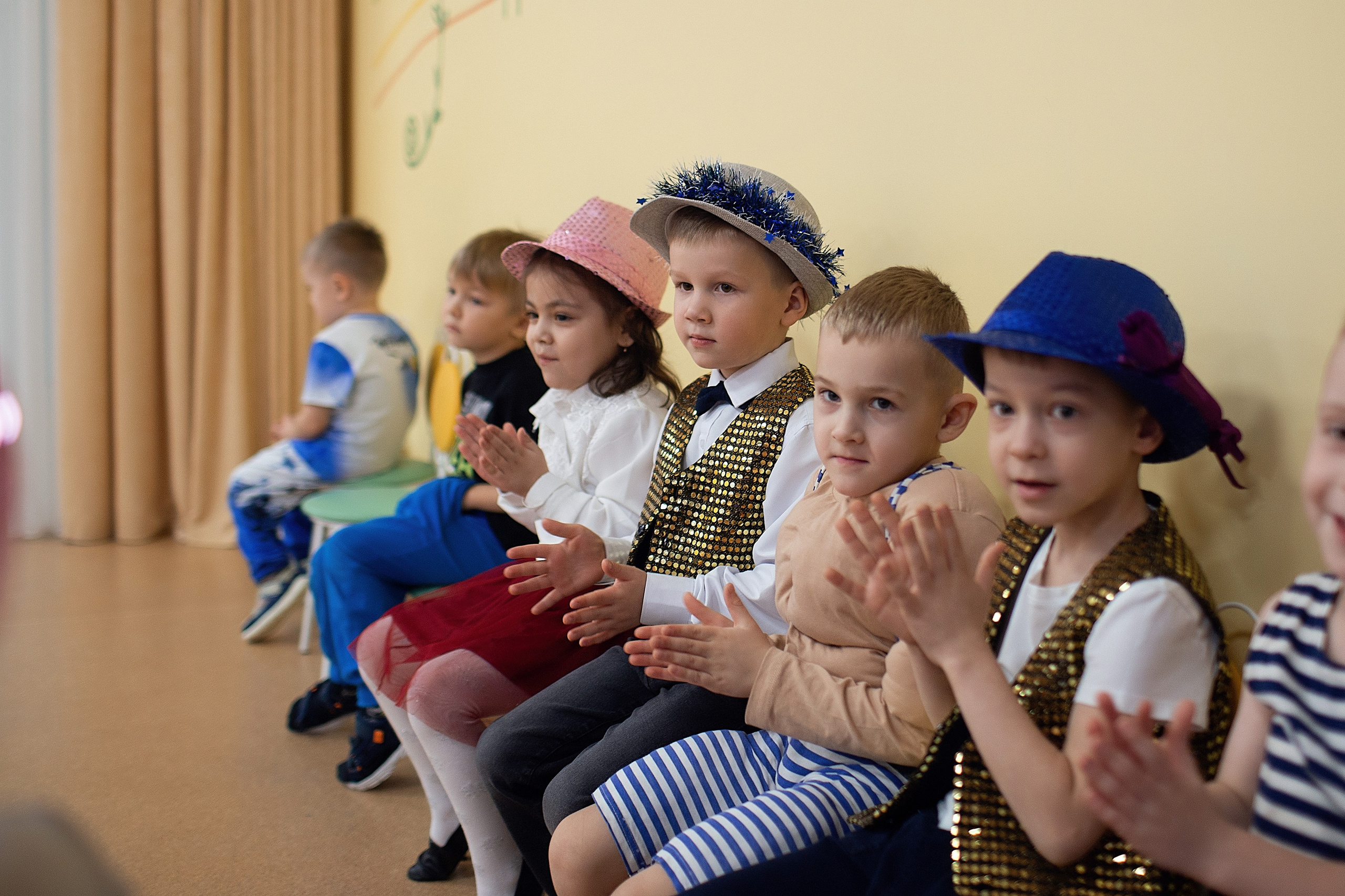 Утренник_"Веселый балаганчик» 2024. Семейный фотограф в Санкт-Петербурге