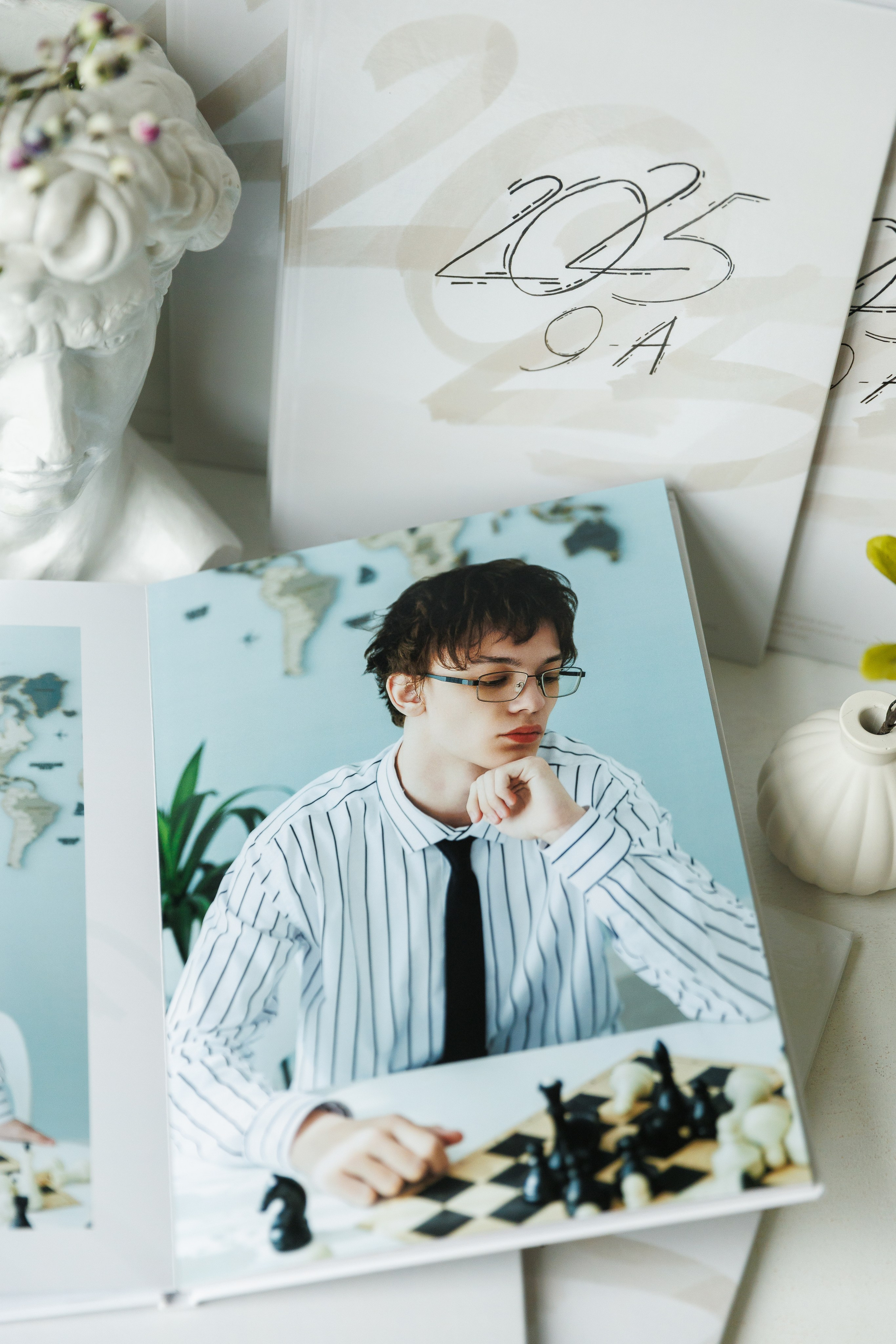 Выпускникам 9 класса Дубинина 2025. ВЫПУСКНЫЕ АЛЬБОМЫ | РОВЕСНИК | КЕРЧЬ