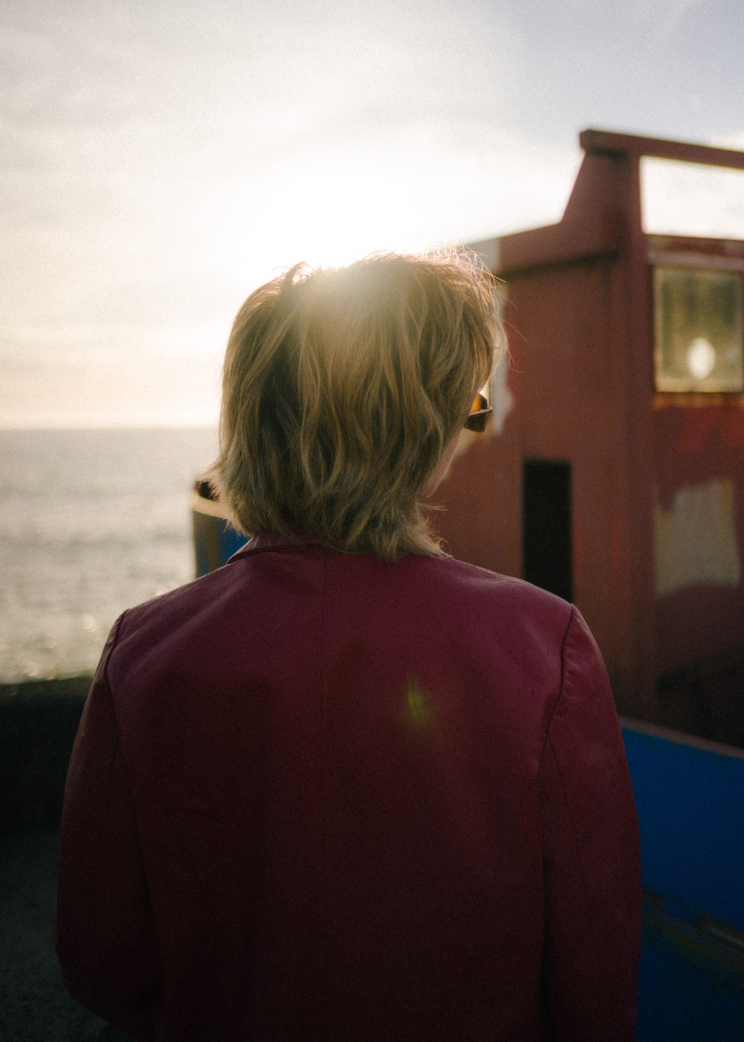 Вика среди заброшенных кораблей. Главная