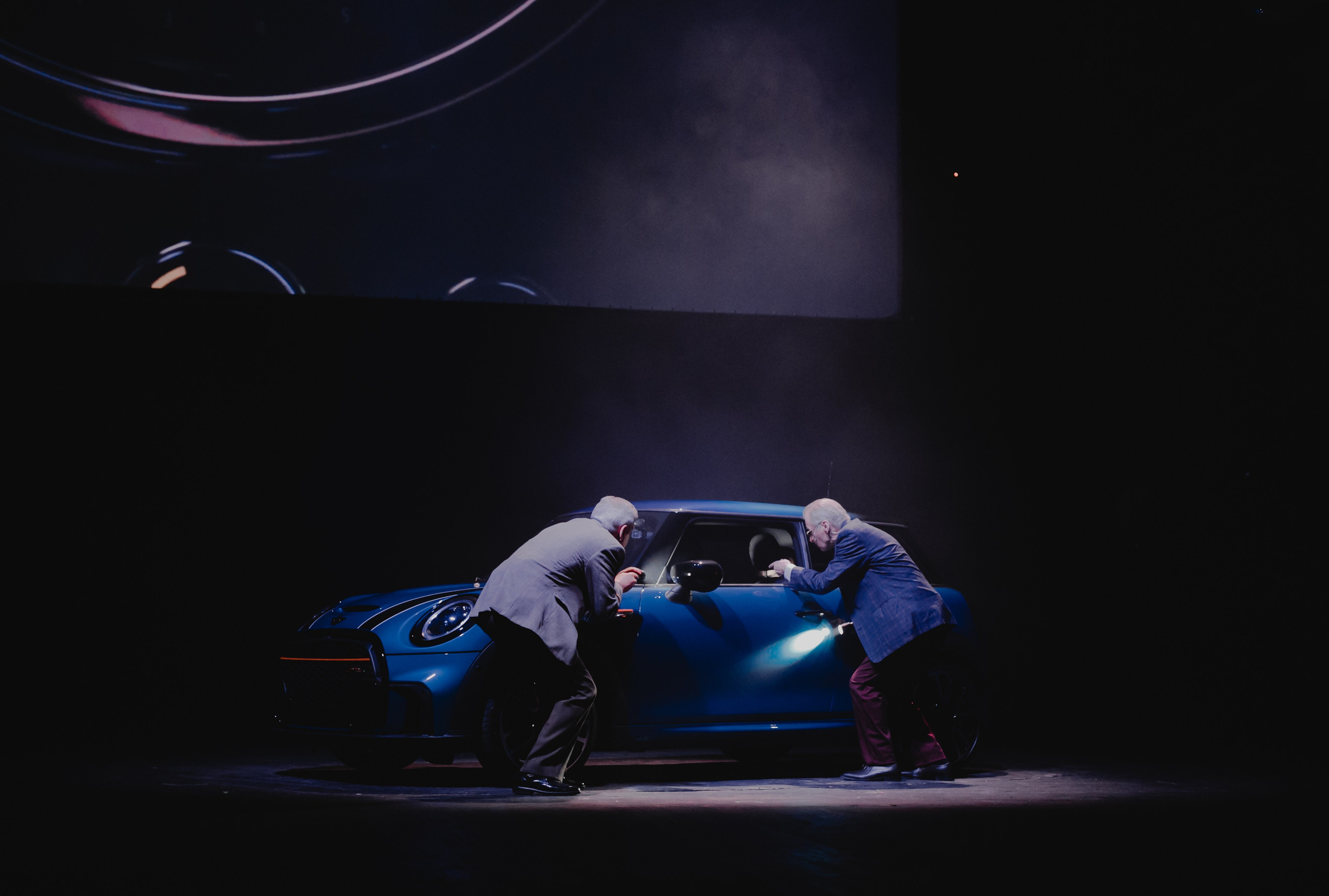 New MINI Cooper в Гоголь Центре. Репортажный, event, концертный и backstage фотограф из Москвы Виталий Кривцов