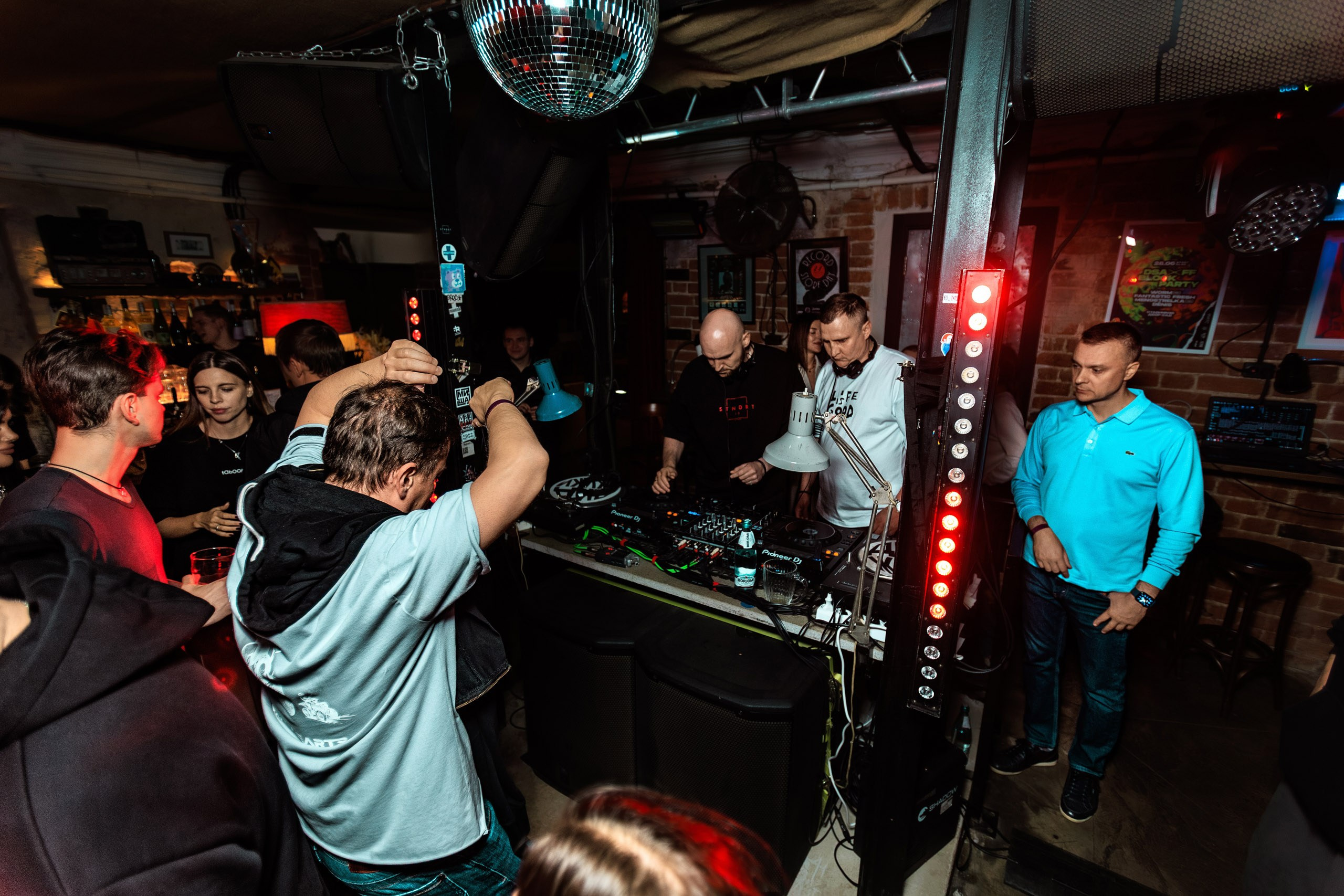 Octave (Ro) x stndrt13. Репортажный фотограф Екатеринбург | Яркий, качественный репортаж | Концерты, клубы, репортаж, праздники, корпоративы