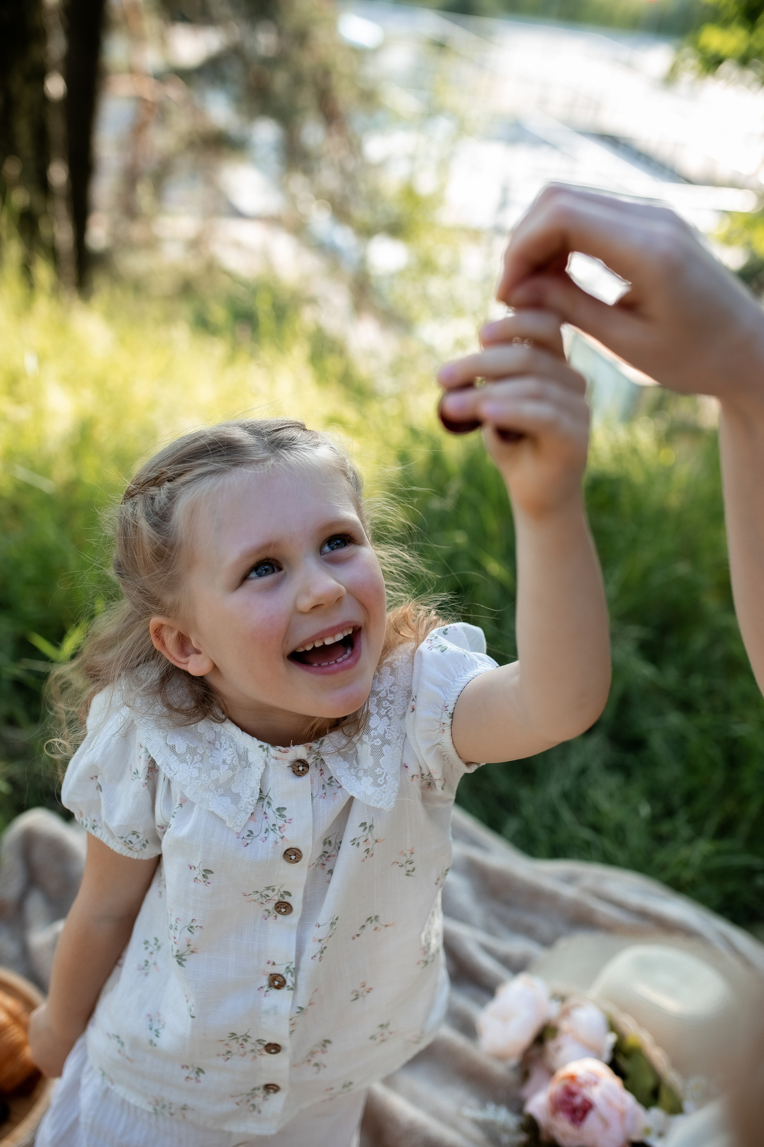 Лена и Полина. Пикник в лесу. Профессиональный фотограф, Москва |Видное Елена Елизарова