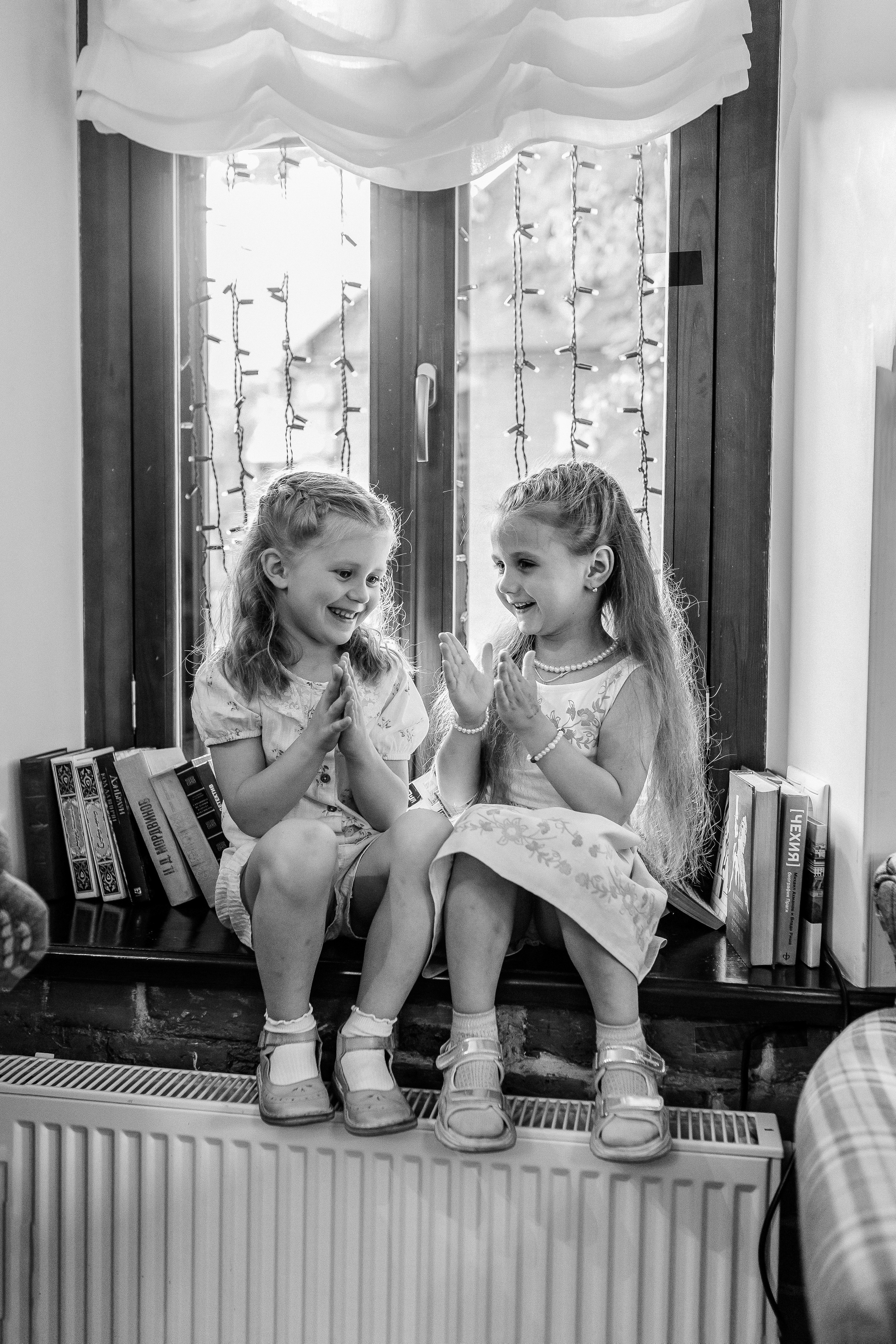 Лия и Полина. Посиделки в библиотеке. Профессиональный фотограф, Москва |Видное Елена Елизарова
