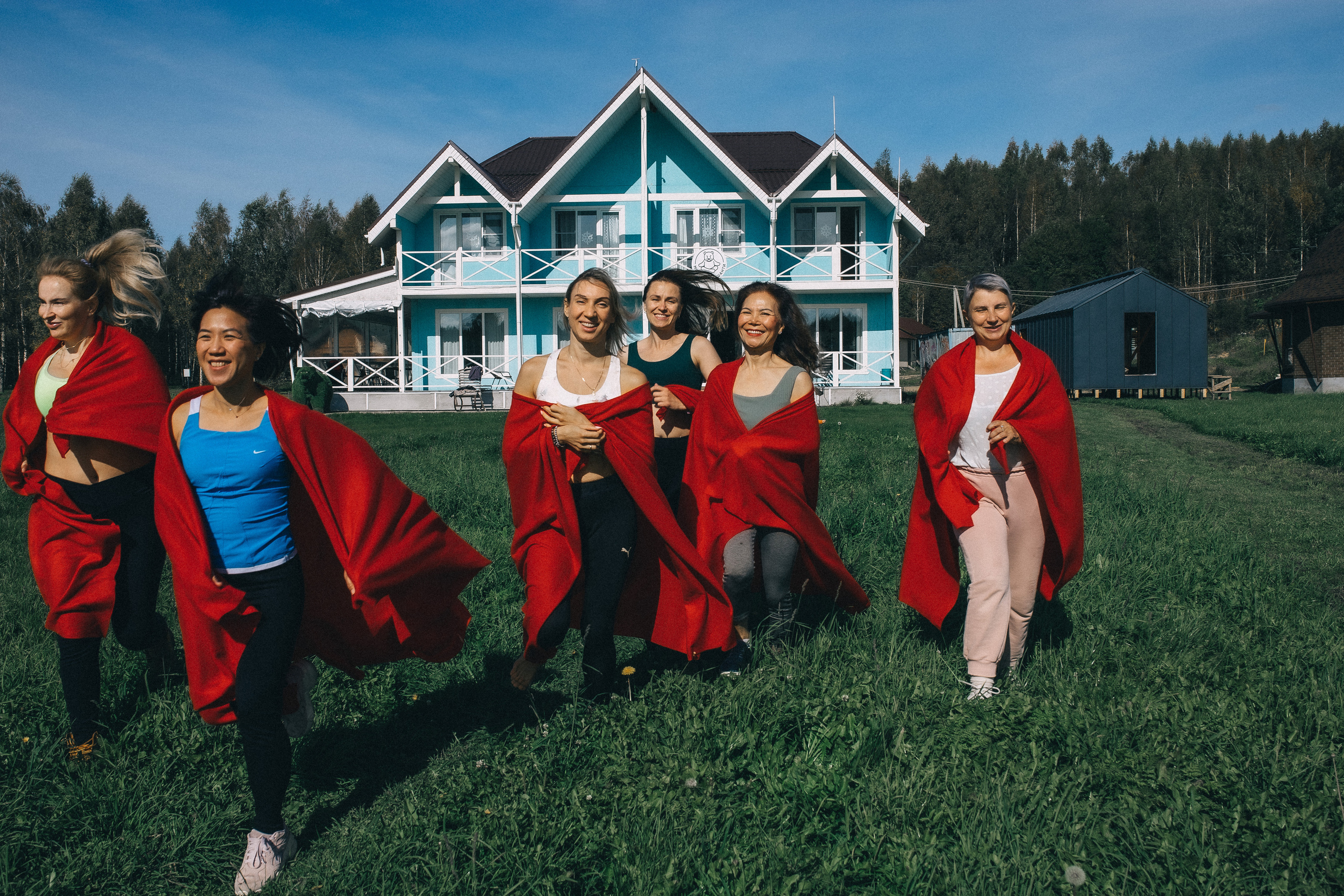 Йога дача. Идея постановочная, а эмоции неподдельные!. Профессиональный фотограф, Москва |Видное Елена Елизарова