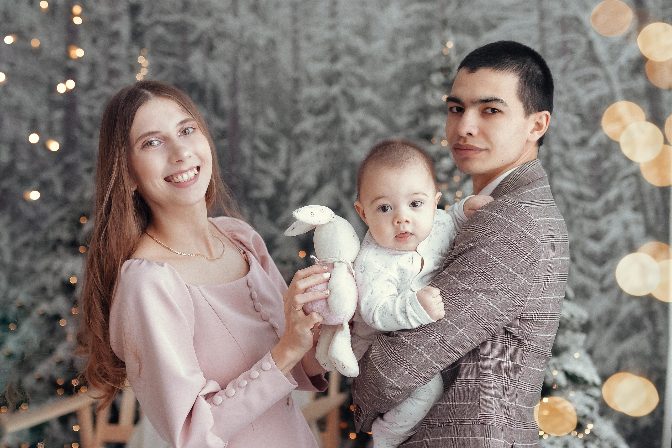 Зиля с семьей. Новогодняя фотосессия в студии. Профессиональный фотограф, Москва |Видное Елена Елизарова