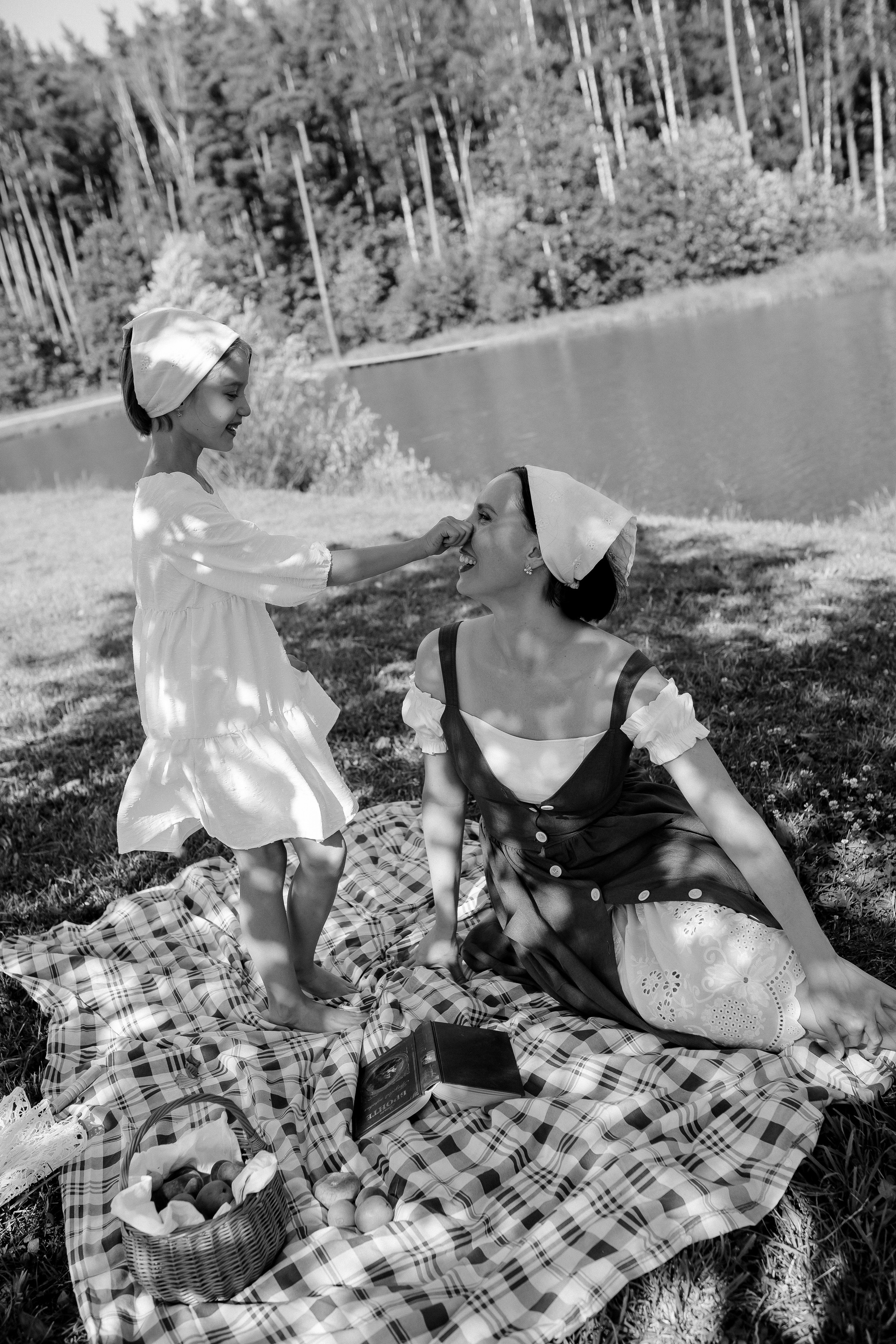 Надя и Алиса. Пикник. Лето. Профессиональный фотограф, Москва |Видное Елена Елизарова