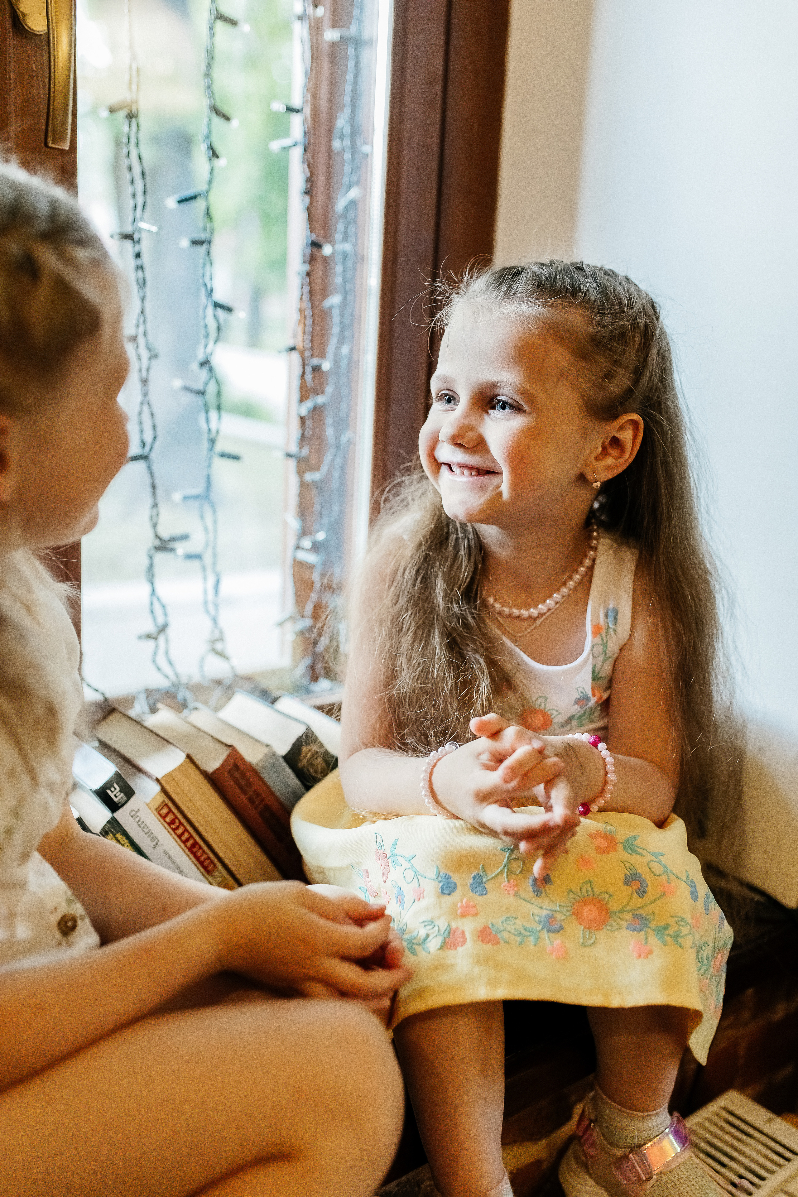 Лия и Полина. Посиделки в библиотеке. Профессиональный фотограф, Москва |Видное Елена Елизарова