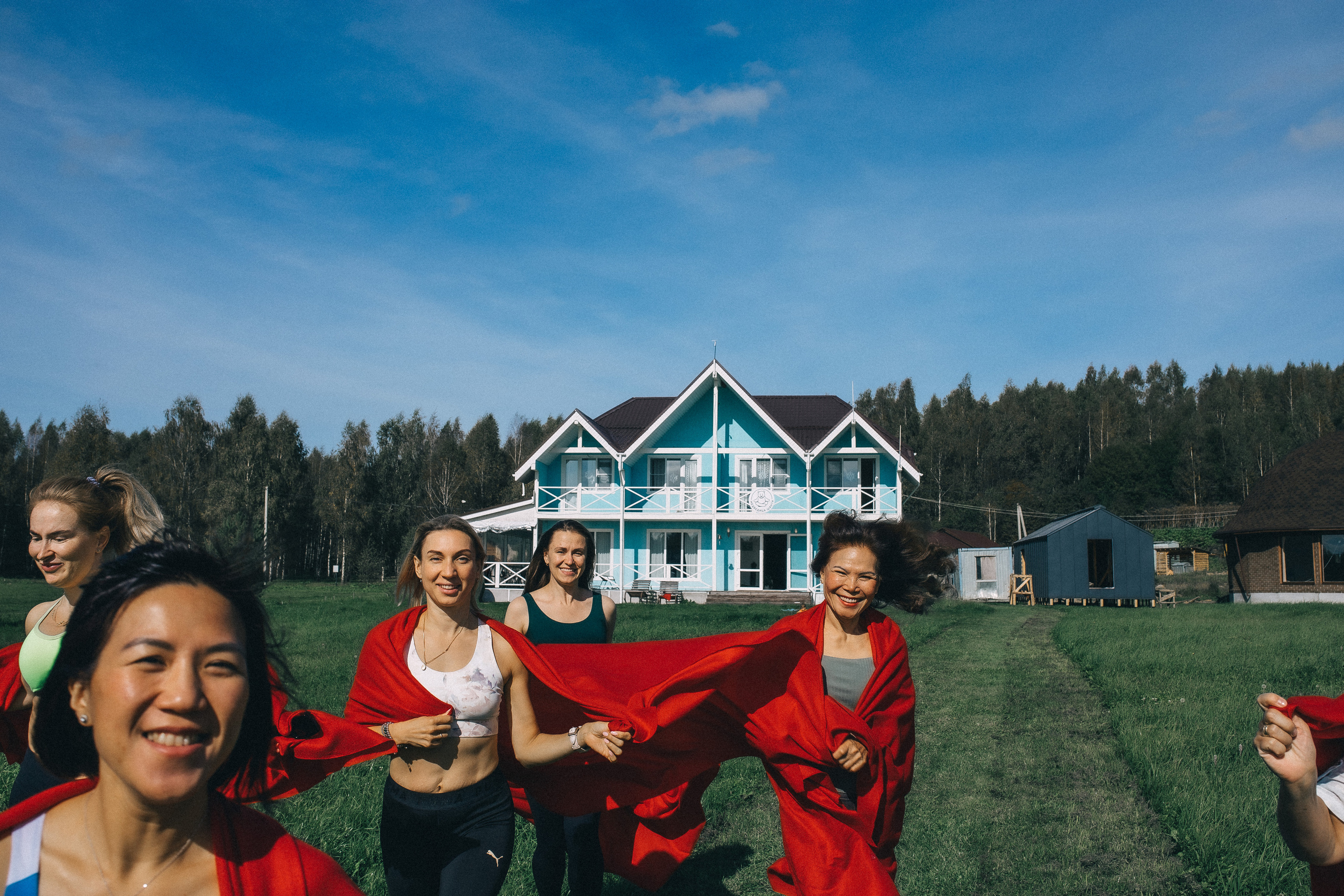 Йога дача. Идея постановочная, а эмоции неподдельные!. Профессиональный фотограф, Москва |Видное Елена Елизарова