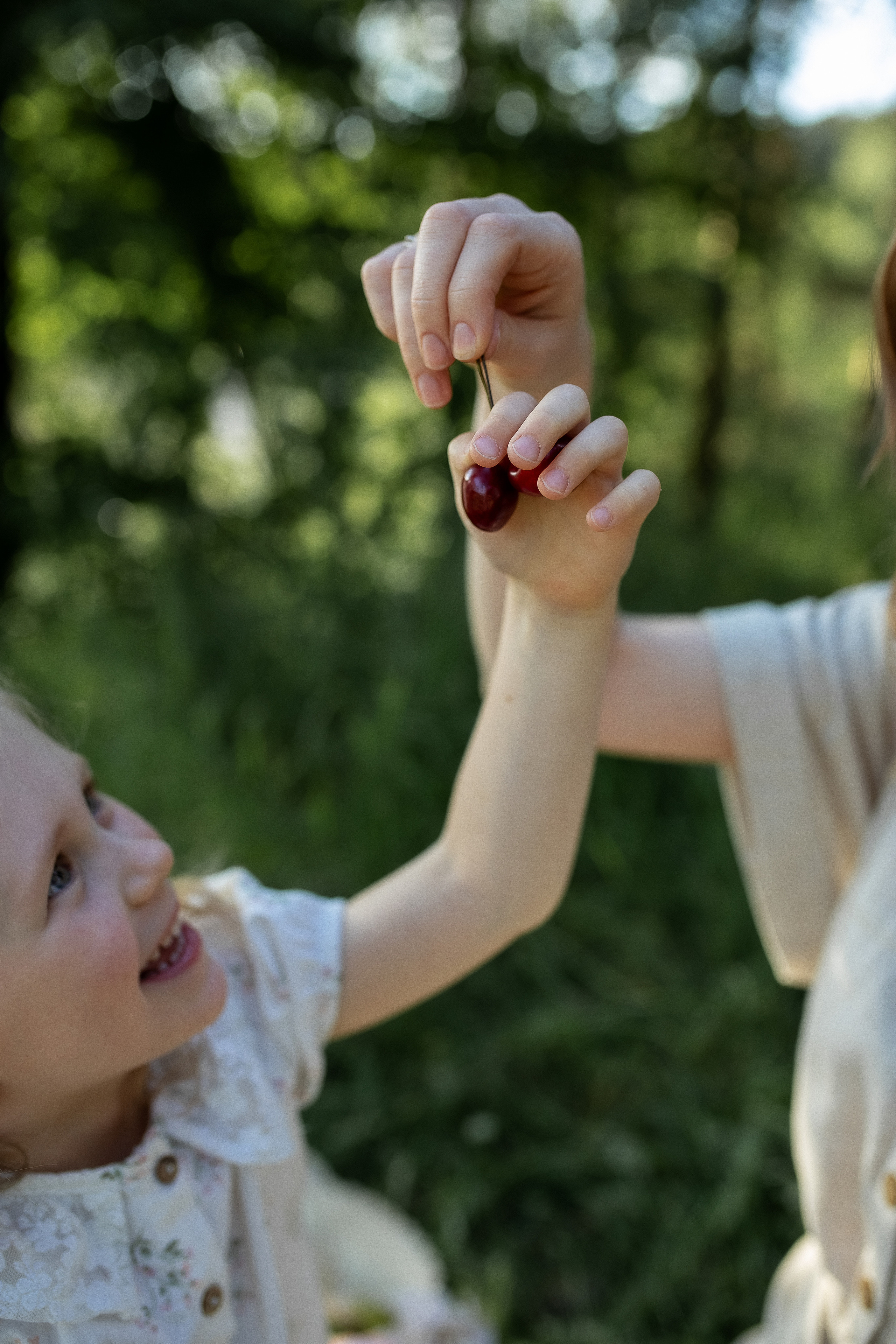 Лена и Полина. Пикник в лесу. Профессиональный фотограф, Москва |Видное Елена Елизарова