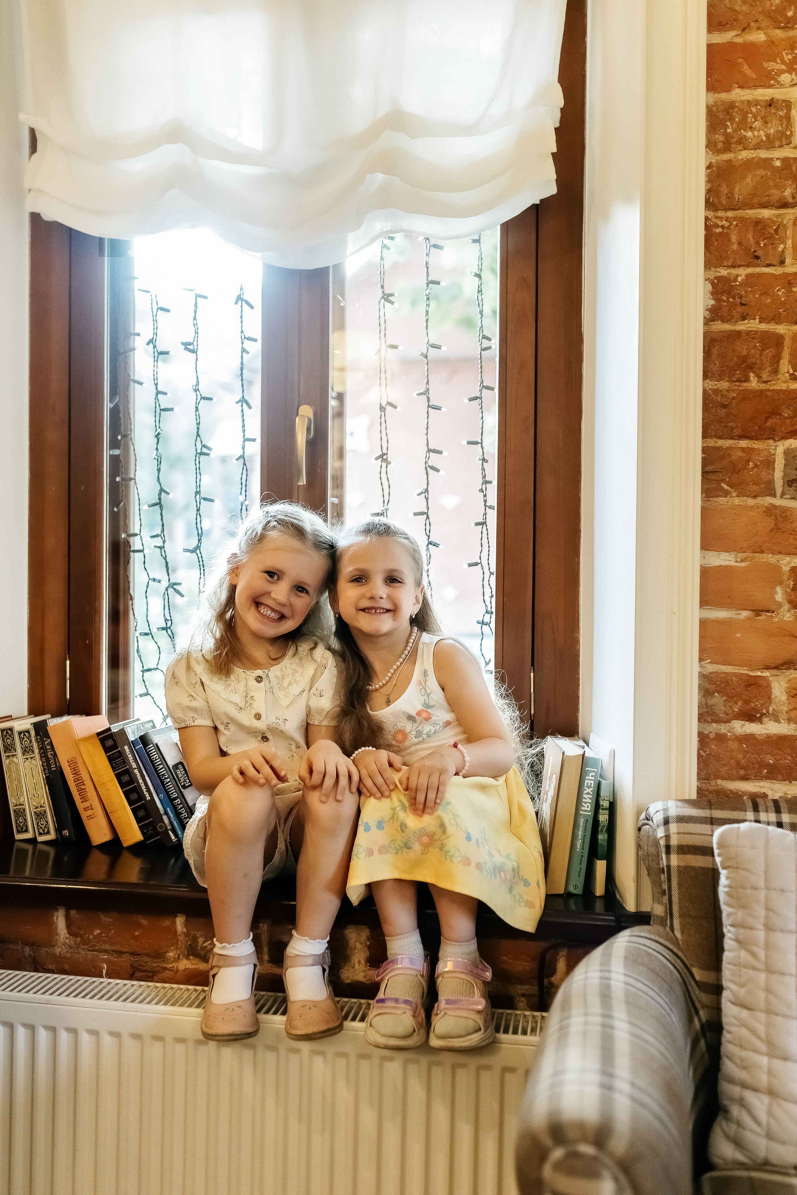 Лия и Полина. Посиделки в библиотеке. Профессиональный фотограф, Москва |Видное Елена Елизарова