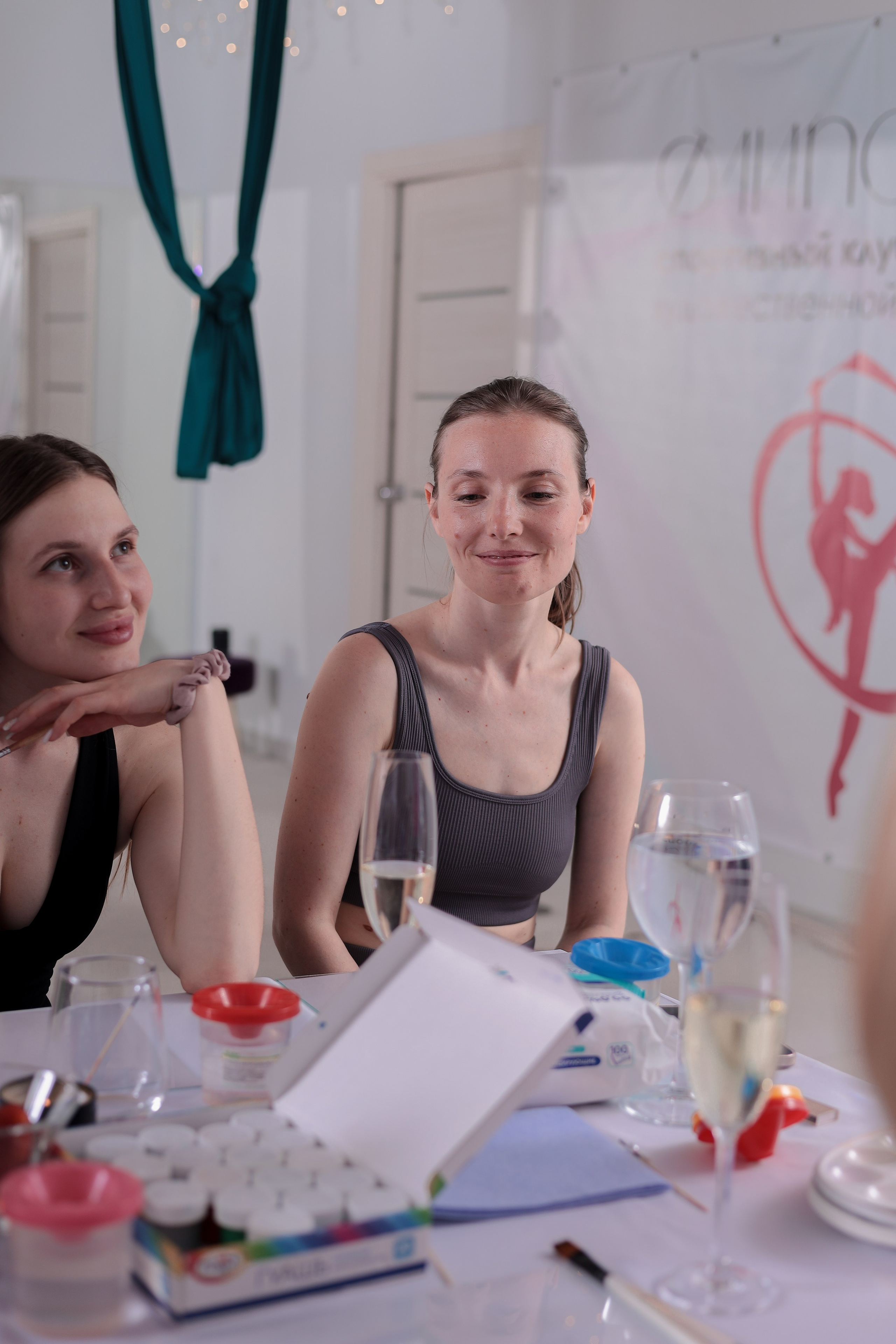 Арт-терапия + аэройога. Фотограф Надршина Лилия