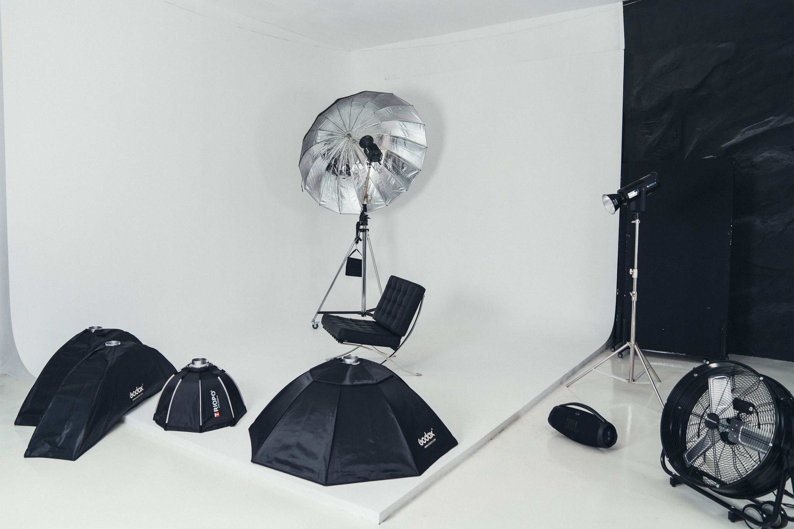 Room 1. Фотостудия MEL Новороссийск | Подкаст-студия